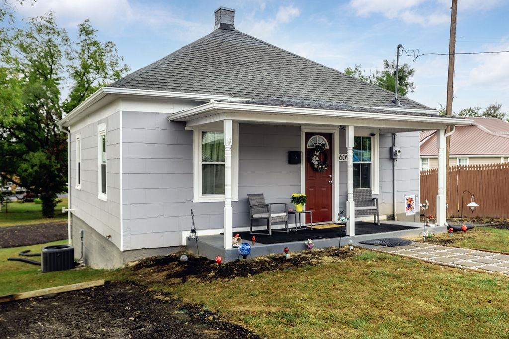609 N BAYARD AVE, WAYNESBORO, Virginia 22980, 3 Bedrooms Bedrooms, ,1 BathroomBathrooms,Residential,609 N BAYARD AVE,669214 MLS # 669214