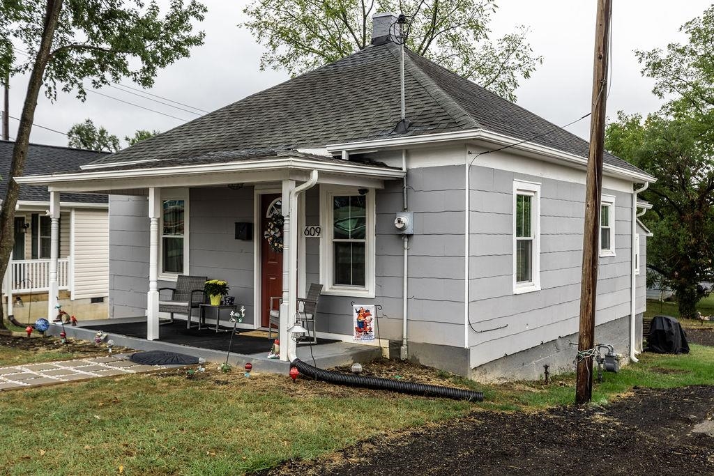 609 N BAYARD AVE, WAYNESBORO, Virginia 22980, 3 Bedrooms Bedrooms, ,1 BathroomBathrooms,Residential,609 N BAYARD AVE,669214 MLS # 669214