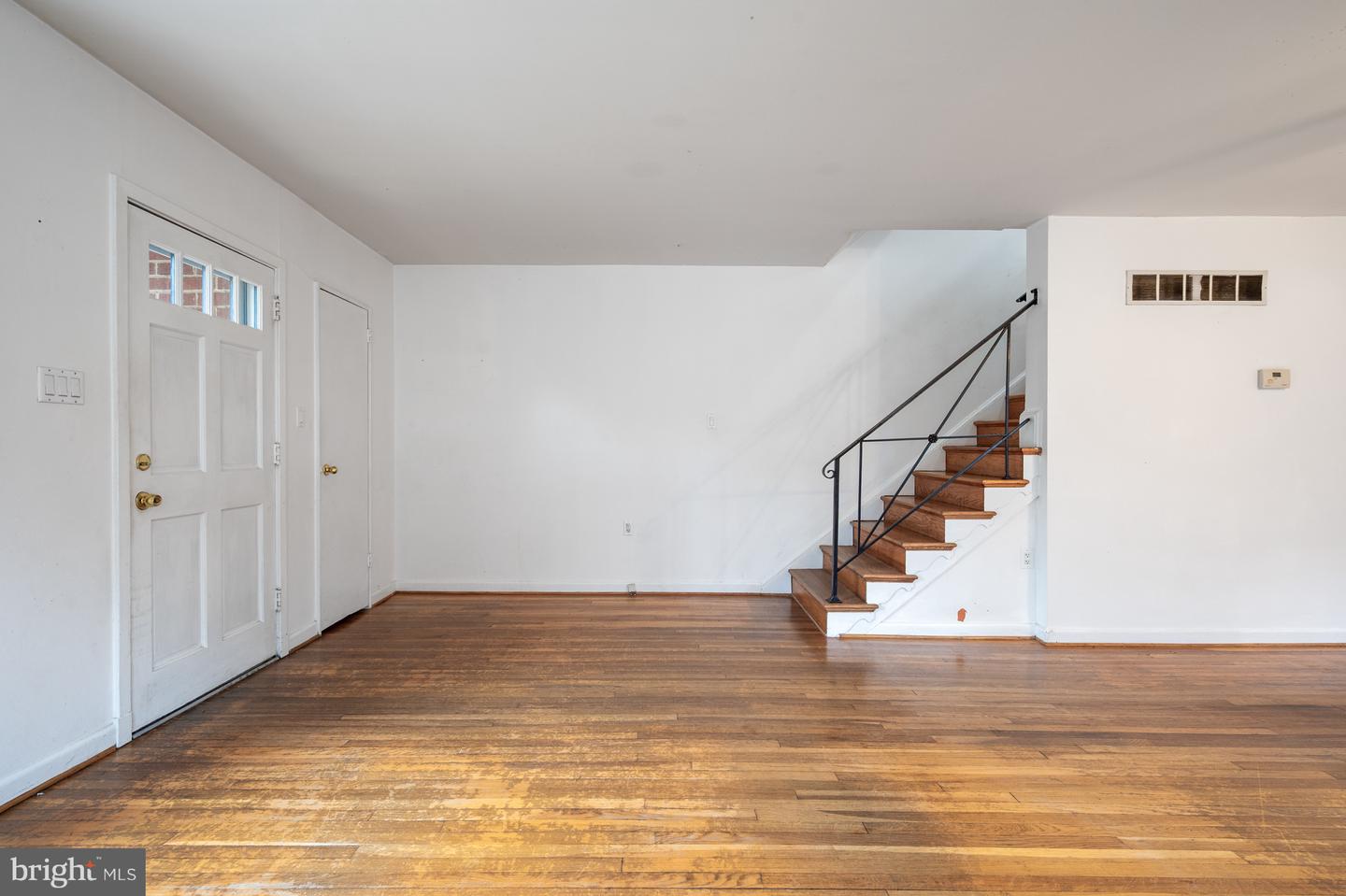 131 E TAYLOR RUN PKWY, ALEXANDRIA, Virginia 22314, 3 Bedrooms Bedrooms, ,2 BathroomsBathrooms,Residential,For sale,131 E TAYLOR RUN PKWY,VAAX2048934 MLS # VAAX2048934