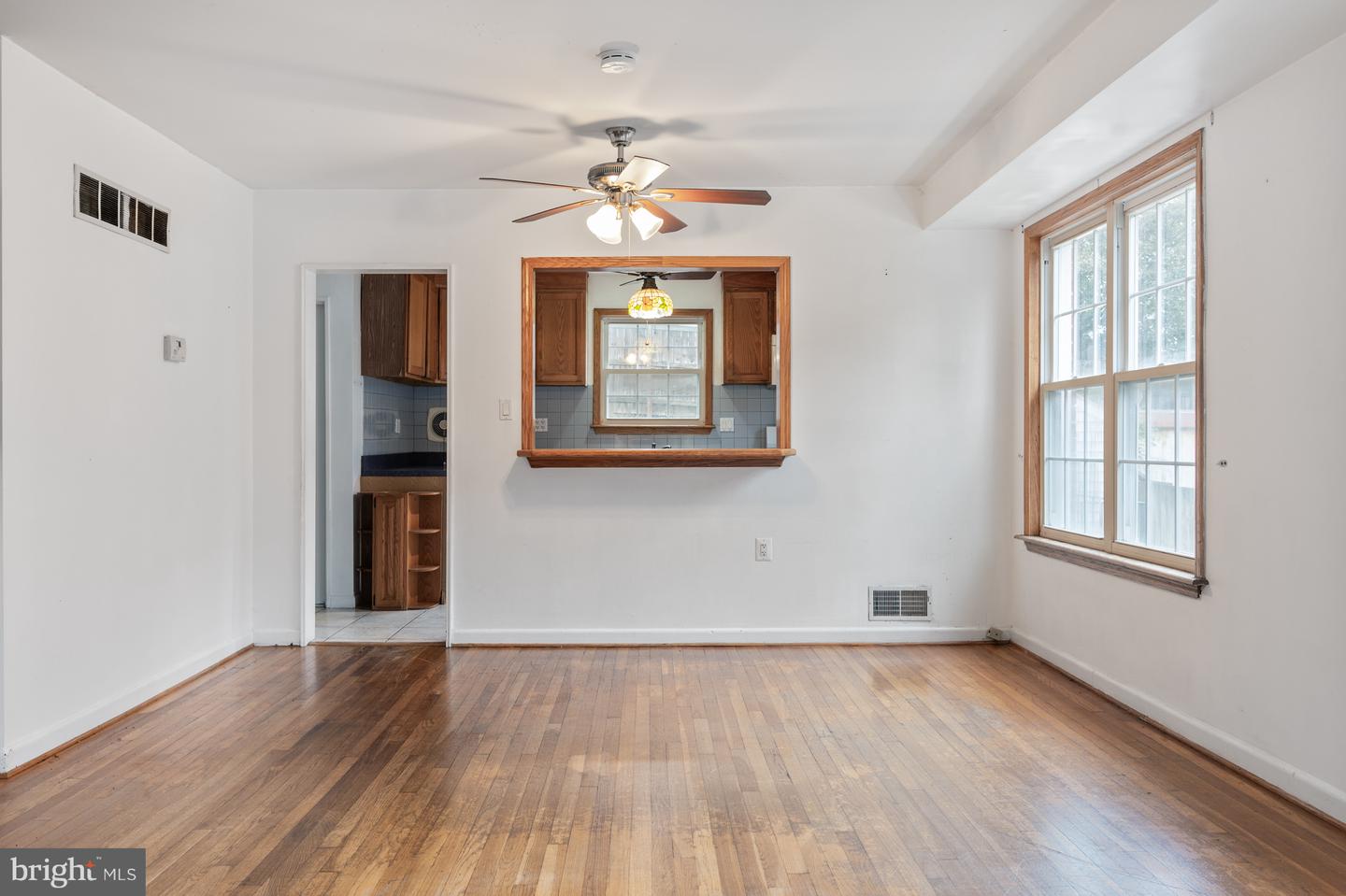 131 E TAYLOR RUN PKWY, ALEXANDRIA, Virginia 22314, 3 Bedrooms Bedrooms, ,2 BathroomsBathrooms,Residential,For sale,131 E TAYLOR RUN PKWY,VAAX2048934 MLS # VAAX2048934