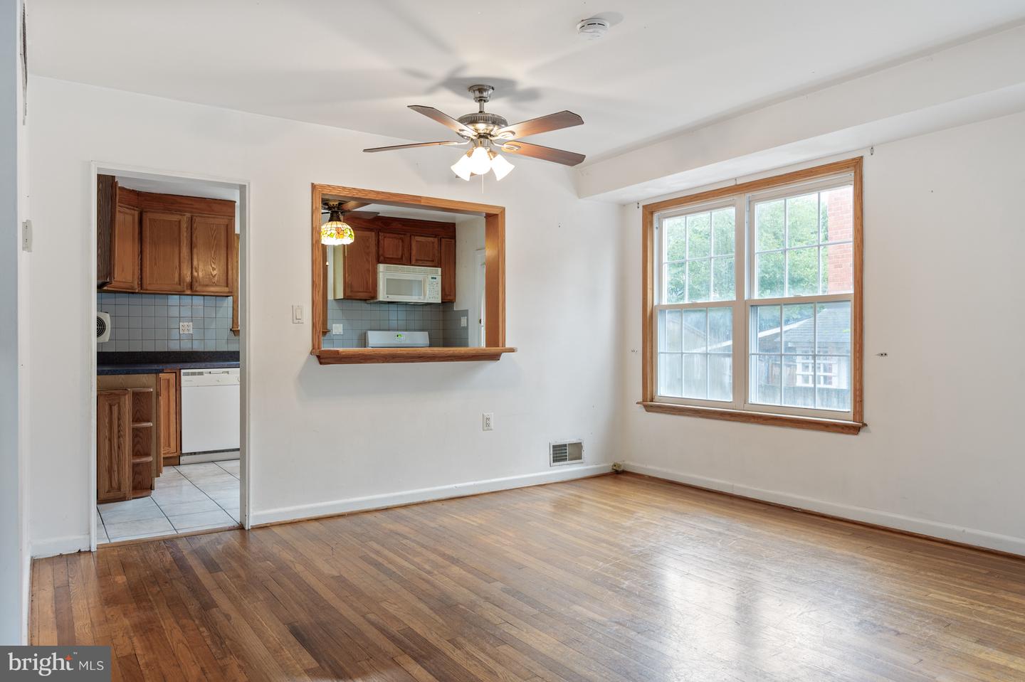 131 E TAYLOR RUN PKWY, ALEXANDRIA, Virginia 22314, 3 Bedrooms Bedrooms, ,2 BathroomsBathrooms,Residential,For sale,131 E TAYLOR RUN PKWY,VAAX2048934 MLS # VAAX2048934