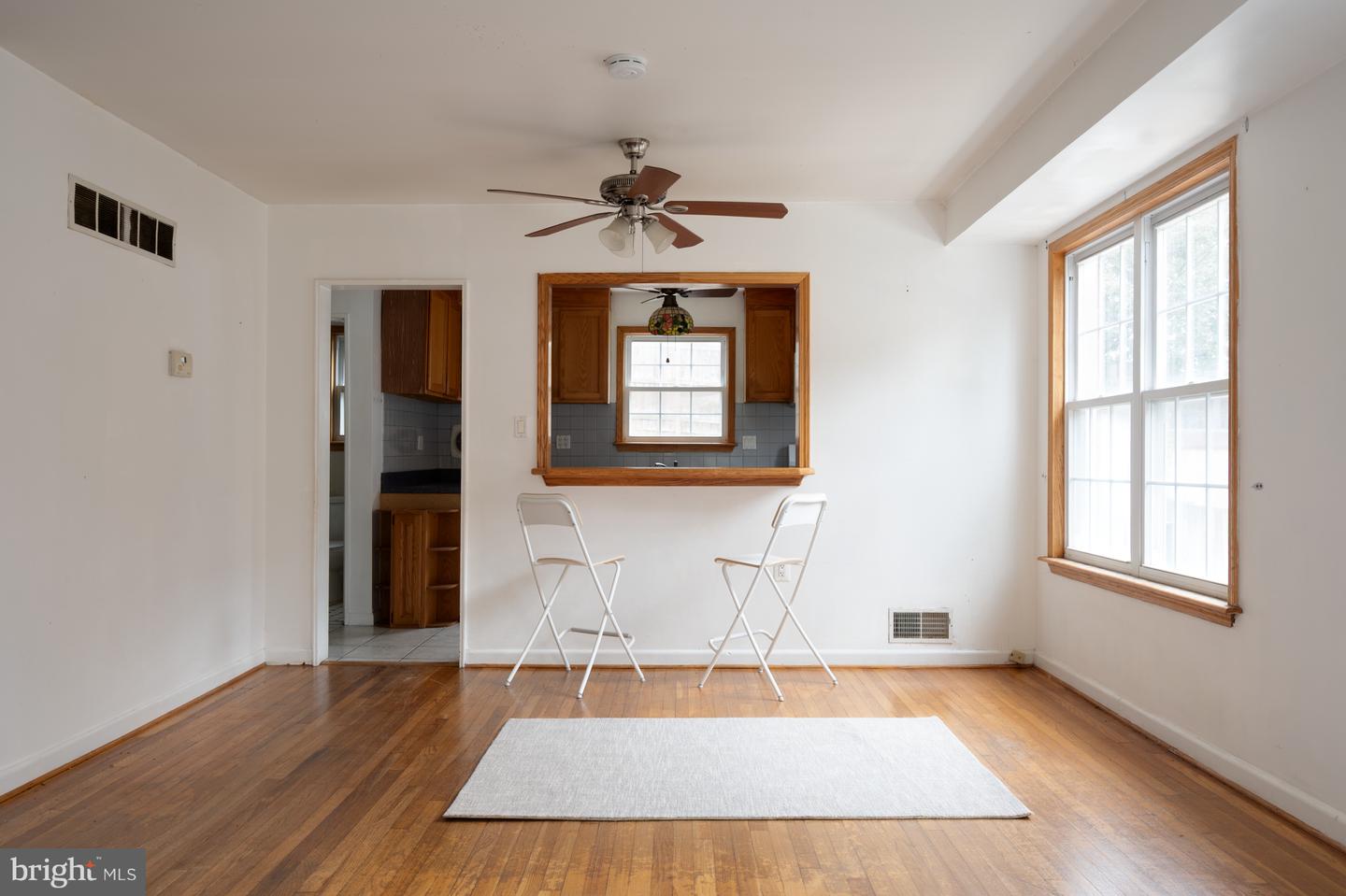 131 E TAYLOR RUN PKWY, ALEXANDRIA, Virginia 22314, 3 Bedrooms Bedrooms, ,2 BathroomsBathrooms,Residential,For sale,131 E TAYLOR RUN PKWY,VAAX2048934 MLS # VAAX2048934