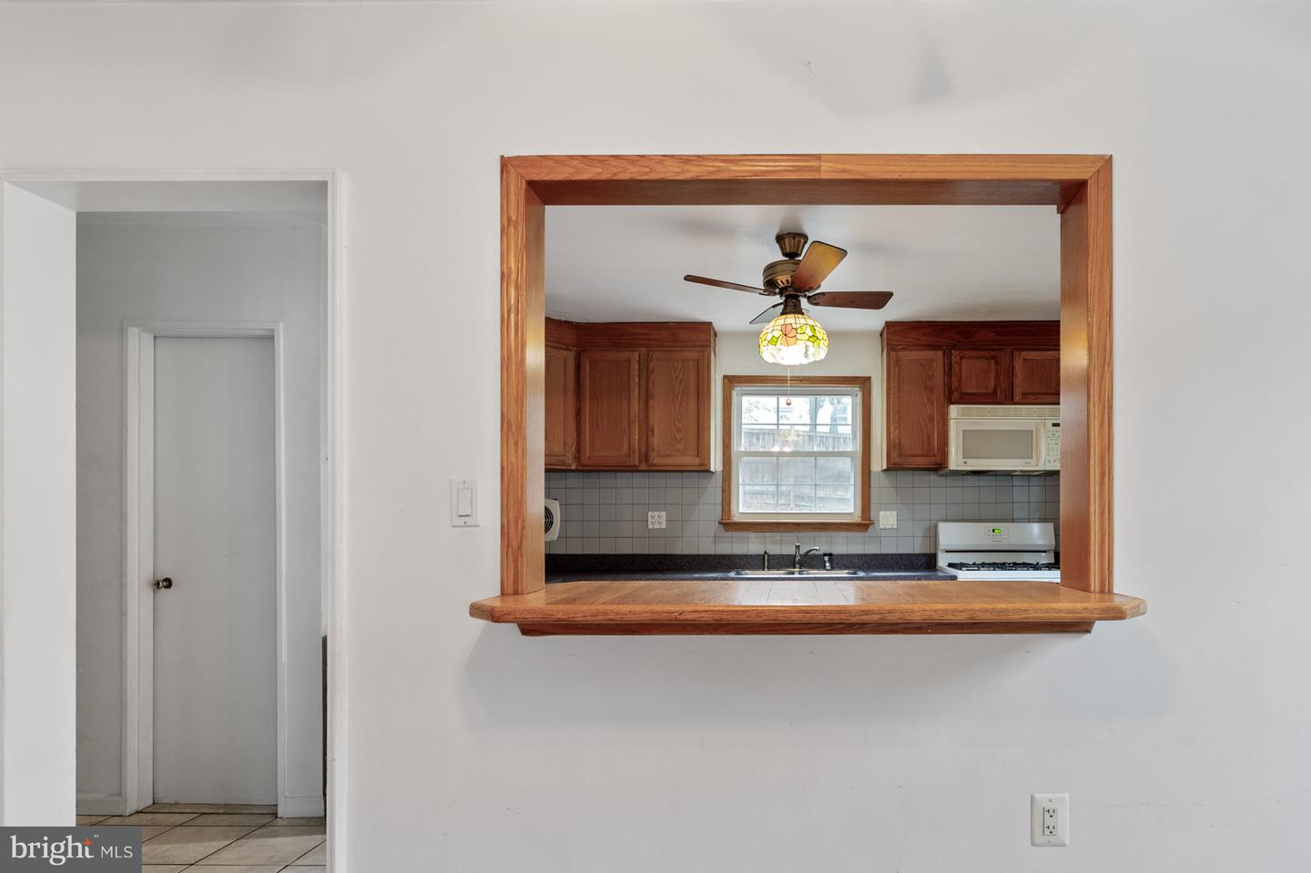 131 E TAYLOR RUN PKWY, ALEXANDRIA, Virginia 22314, 3 Bedrooms Bedrooms, ,2 BathroomsBathrooms,Residential,For sale,131 E TAYLOR RUN PKWY,VAAX2048934 MLS # VAAX2048934