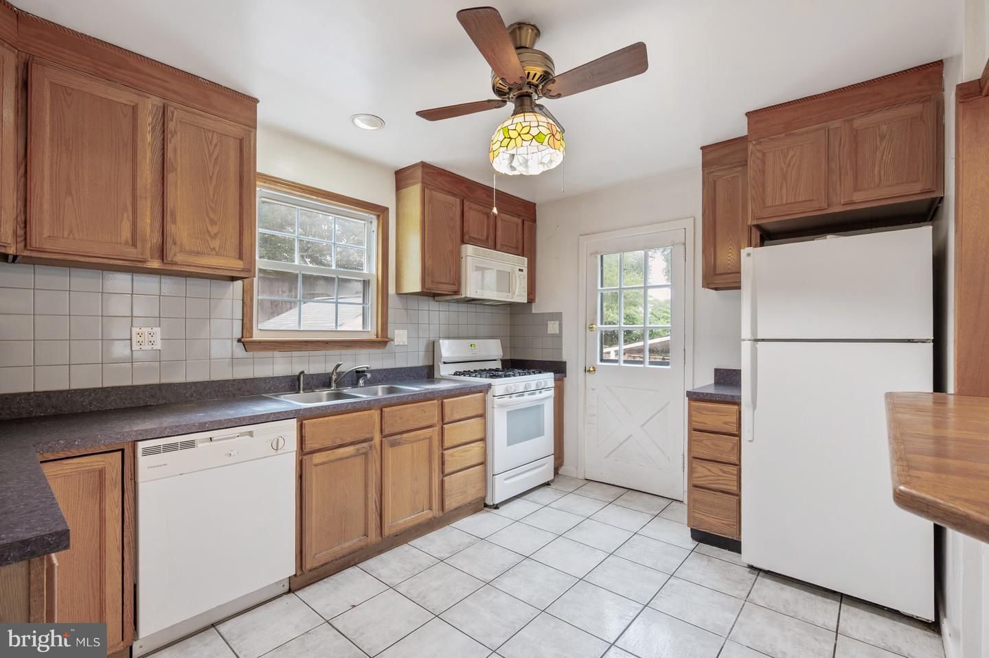 131 E TAYLOR RUN PKWY, ALEXANDRIA, Virginia 22314, 3 Bedrooms Bedrooms, ,2 BathroomsBathrooms,Residential,For sale,131 E TAYLOR RUN PKWY,VAAX2048934 MLS # VAAX2048934