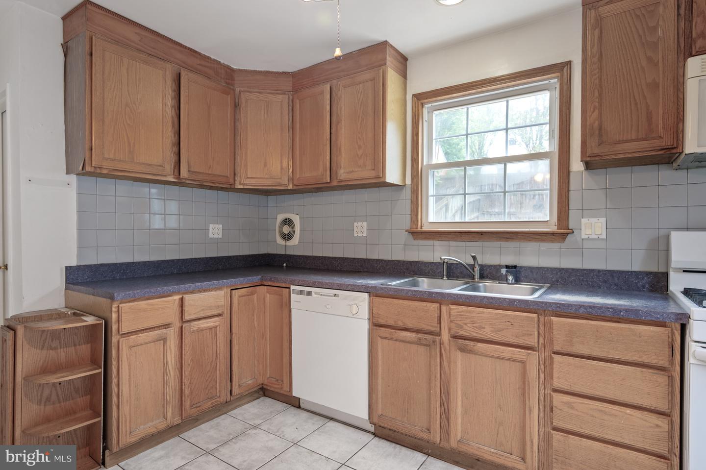131 E TAYLOR RUN PKWY, ALEXANDRIA, Virginia 22314, 3 Bedrooms Bedrooms, ,2 BathroomsBathrooms,Residential,For sale,131 E TAYLOR RUN PKWY,VAAX2048934 MLS # VAAX2048934