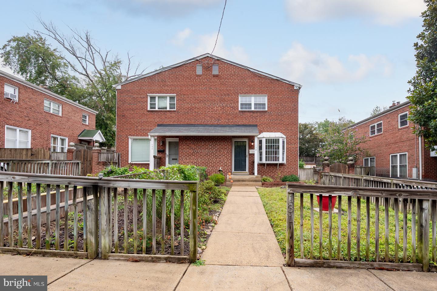 131 E TAYLOR RUN PKWY, ALEXANDRIA, Virginia 22314, 3 Bedrooms Bedrooms, ,2 BathroomsBathrooms,Residential,For sale,131 E TAYLOR RUN PKWY,VAAX2048934 MLS # VAAX2048934