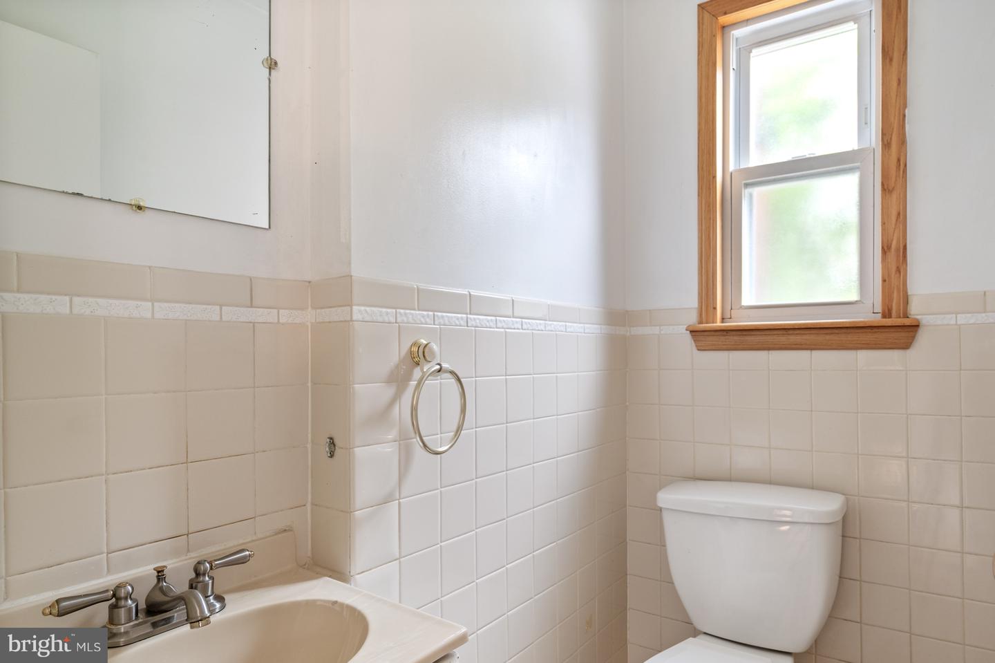 131 E TAYLOR RUN PKWY, ALEXANDRIA, Virginia 22314, 3 Bedrooms Bedrooms, ,2 BathroomsBathrooms,Residential,For sale,131 E TAYLOR RUN PKWY,VAAX2048934 MLS # VAAX2048934