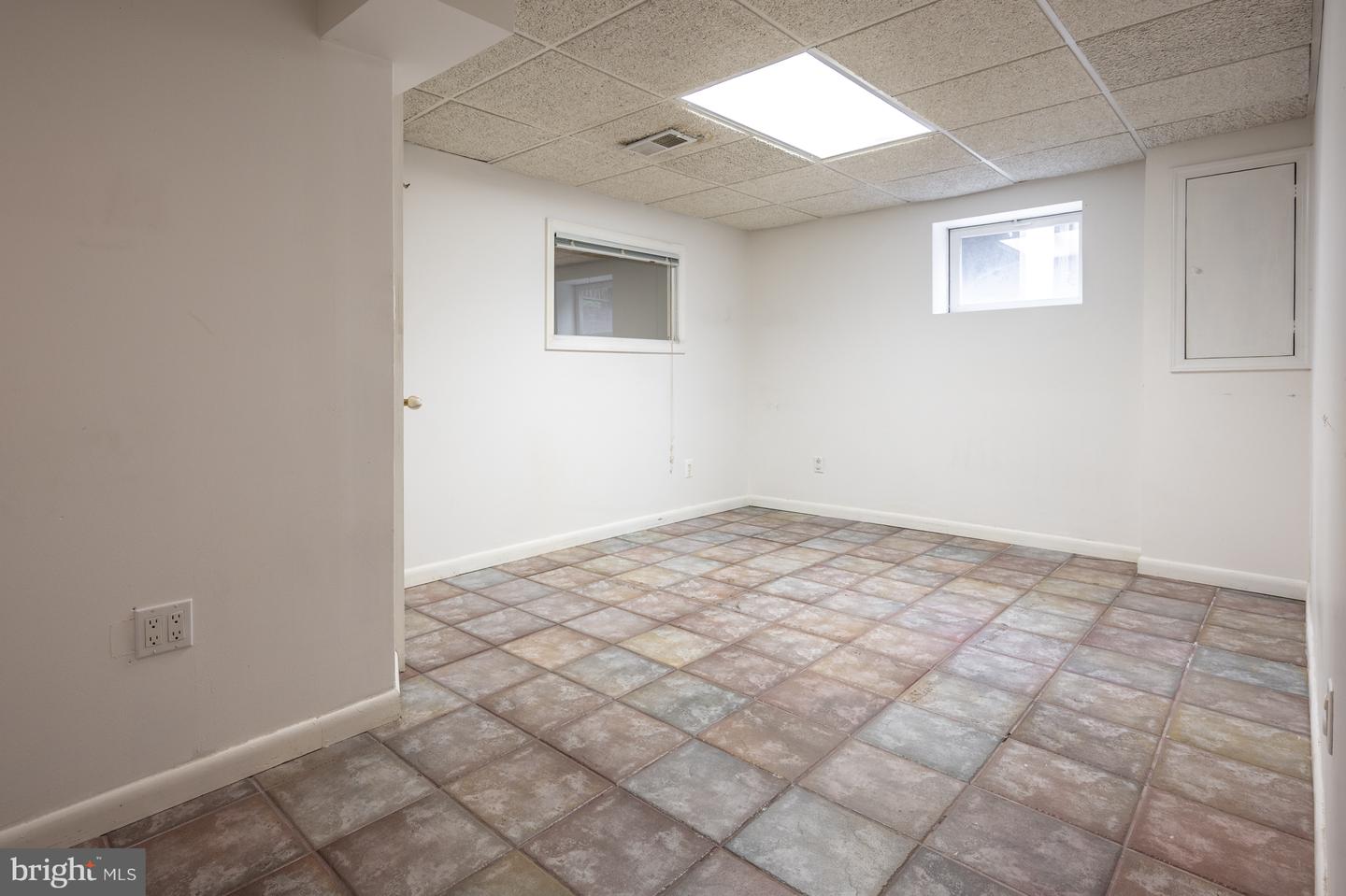 131 E TAYLOR RUN PKWY, ALEXANDRIA, Virginia 22314, 3 Bedrooms Bedrooms, ,2 BathroomsBathrooms,Residential,For sale,131 E TAYLOR RUN PKWY,VAAX2048934 MLS # VAAX2048934