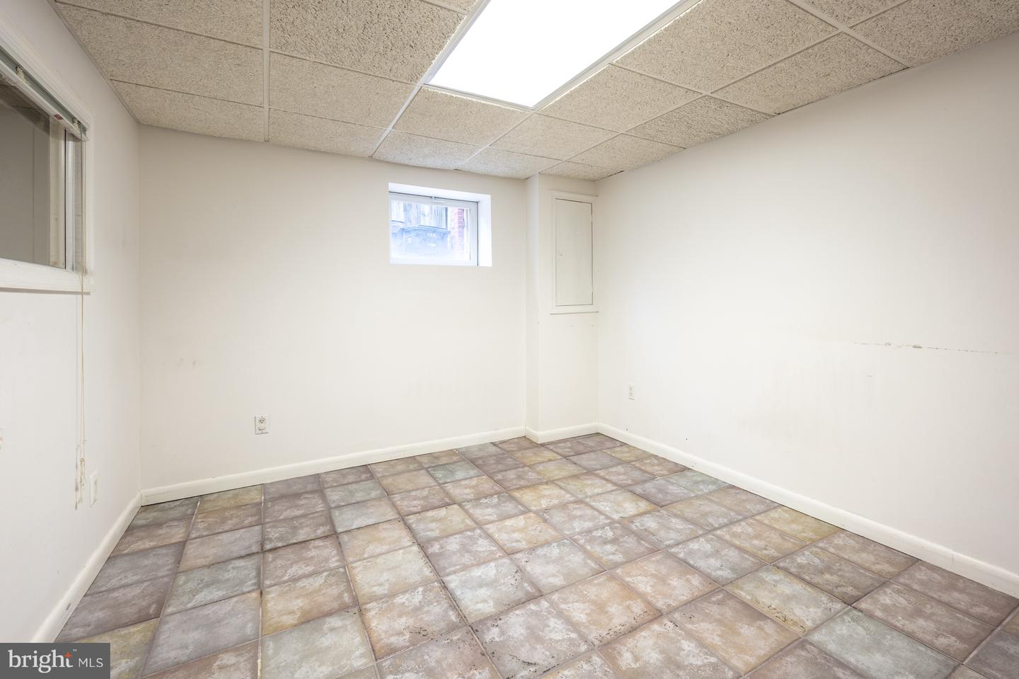 131 E TAYLOR RUN PKWY, ALEXANDRIA, Virginia 22314, 3 Bedrooms Bedrooms, ,2 BathroomsBathrooms,Residential,For sale,131 E TAYLOR RUN PKWY,VAAX2048934 MLS # VAAX2048934