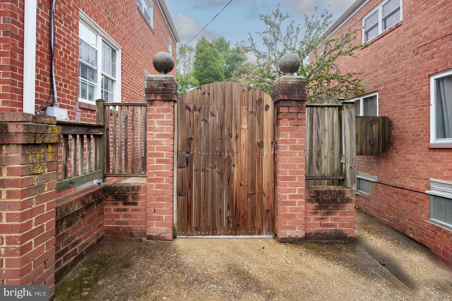 131 E TAYLOR RUN PKWY, ALEXANDRIA, Virginia 22314, 3 Bedrooms Bedrooms, ,2 BathroomsBathrooms,Residential,For sale,131 E TAYLOR RUN PKWY,VAAX2048934 MLS # VAAX2048934