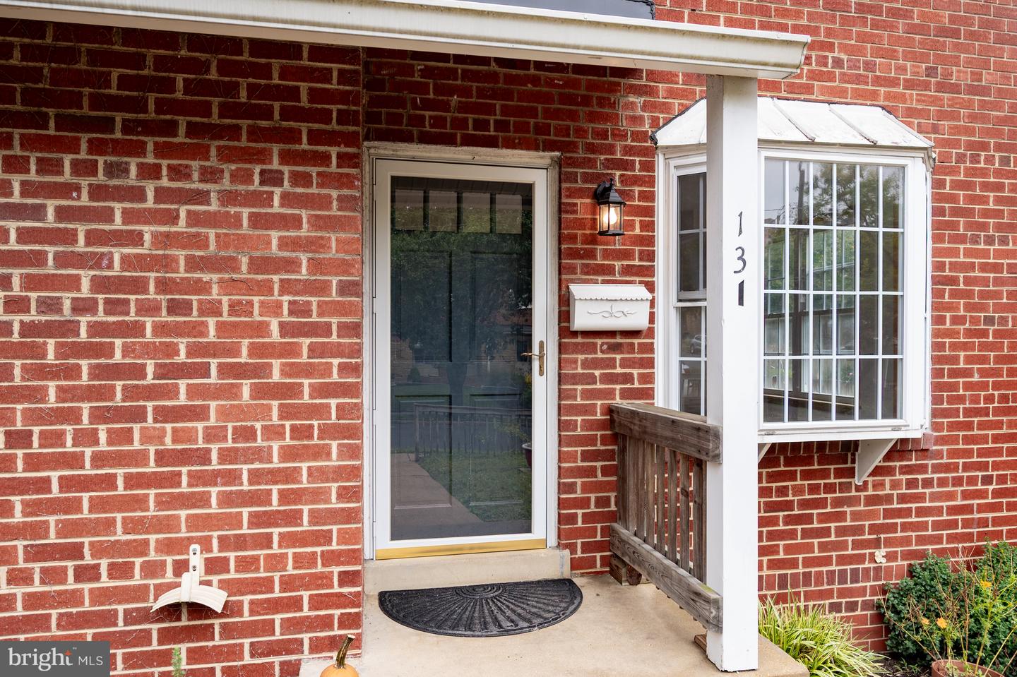 131 E TAYLOR RUN PKWY, ALEXANDRIA, Virginia 22314, 3 Bedrooms Bedrooms, ,2 BathroomsBathrooms,Residential,For sale,131 E TAYLOR RUN PKWY,VAAX2048934 MLS # VAAX2048934