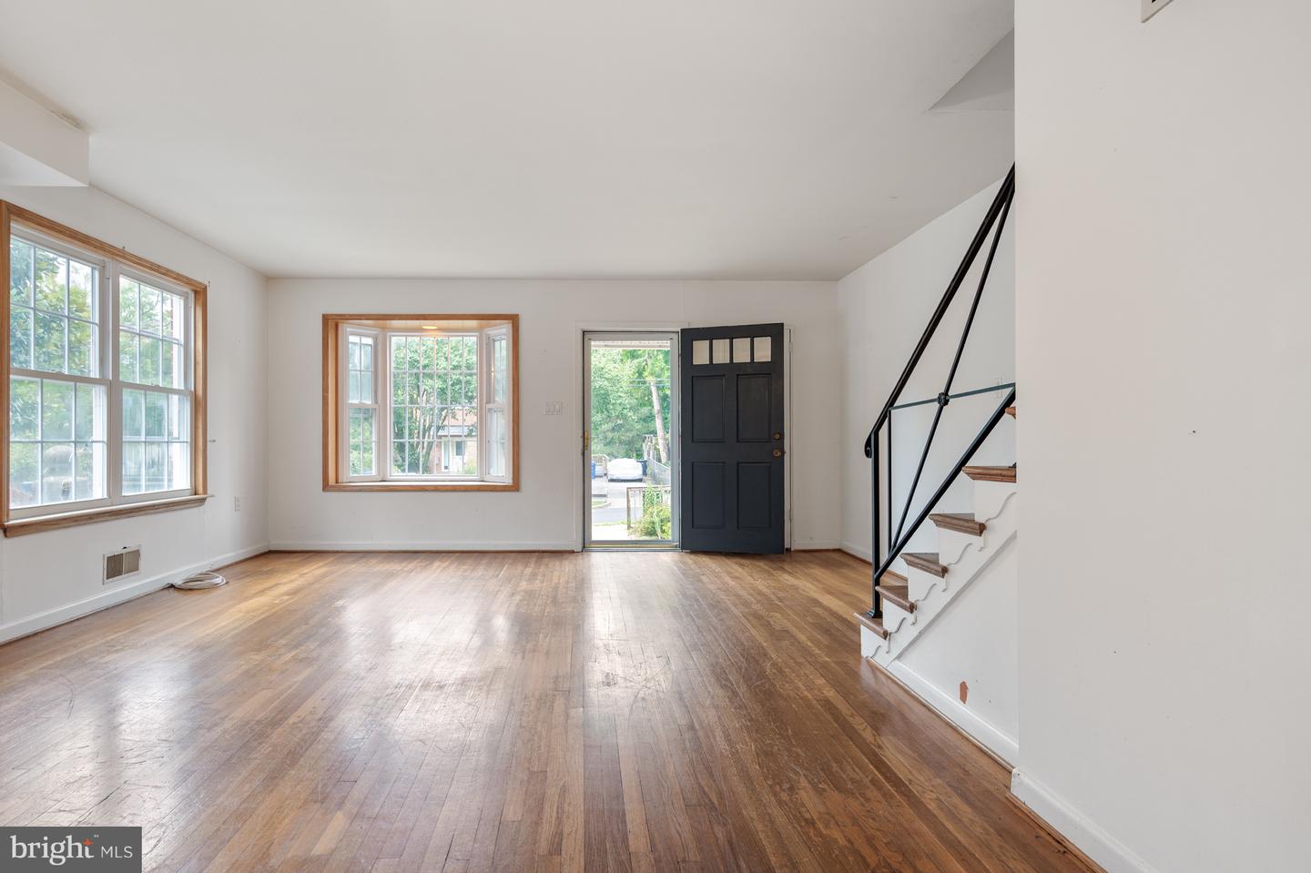 131 E TAYLOR RUN PKWY, ALEXANDRIA, Virginia 22314, 3 Bedrooms Bedrooms, ,2 BathroomsBathrooms,Residential,For sale,131 E TAYLOR RUN PKWY,VAAX2048934 MLS # VAAX2048934