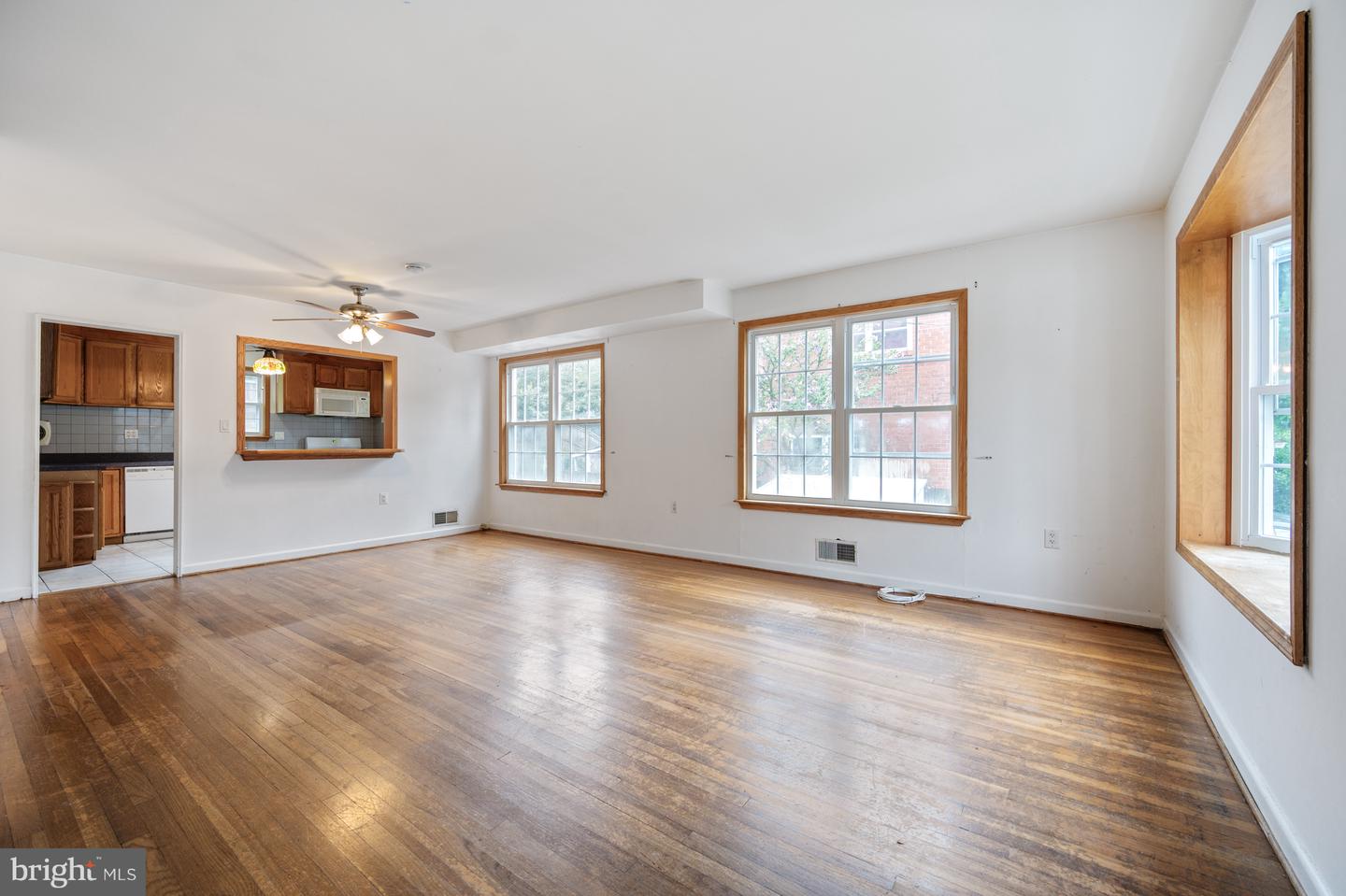 131 E TAYLOR RUN PKWY, ALEXANDRIA, Virginia 22314, 3 Bedrooms Bedrooms, ,2 BathroomsBathrooms,Residential,For sale,131 E TAYLOR RUN PKWY,VAAX2048934 MLS # VAAX2048934