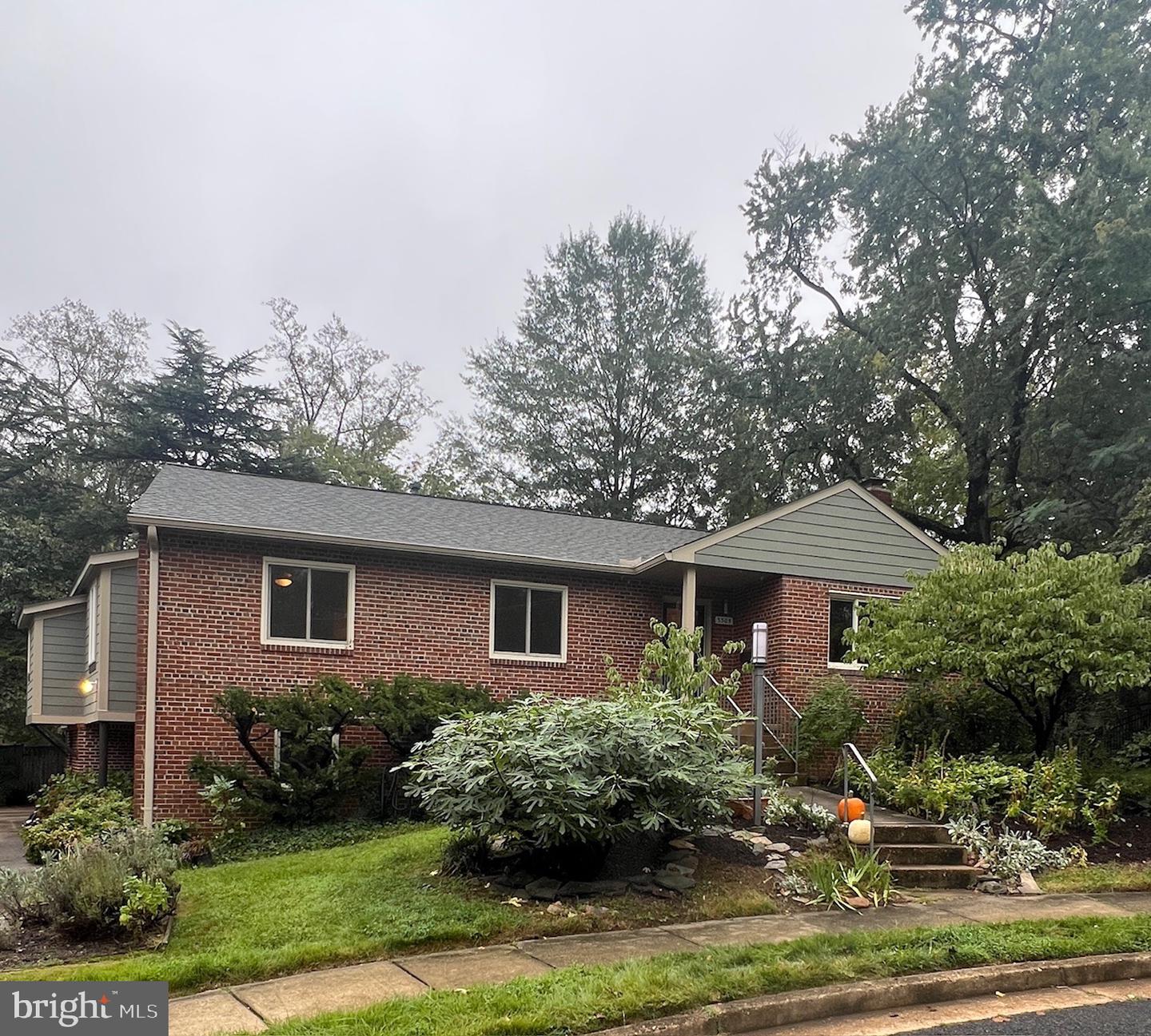 3305 POCOMOKE ST, ARLINGTON, Virginia 22207, 4 Bedrooms Bedrooms, 18 Rooms Rooms,3 BathroomsBathrooms,Residential,For sale,3305 POCOMOKE ST,VAAR2062714 MLS # VAAR2062714