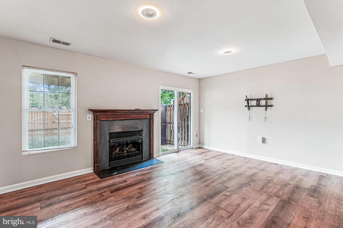 146 HAMPSHIRE SQ SW, LEESBURG, Virginia 20175, 3 Bedrooms Bedrooms, ,2 BathroomsBathrooms,Residential,For sale,146 HAMPSHIRE SQ SW,VALO2105698 MLS # VALO2105698 146 HAMPSHIRE SQ SW, LEESBURG, Virginia 20175, 3 Bedrooms Bedrooms, ,2 BathroomsBathrooms,Residential,For sale,146 HAMPSHIRE SQ SW,VALO2105698 MLS # VALO2105698