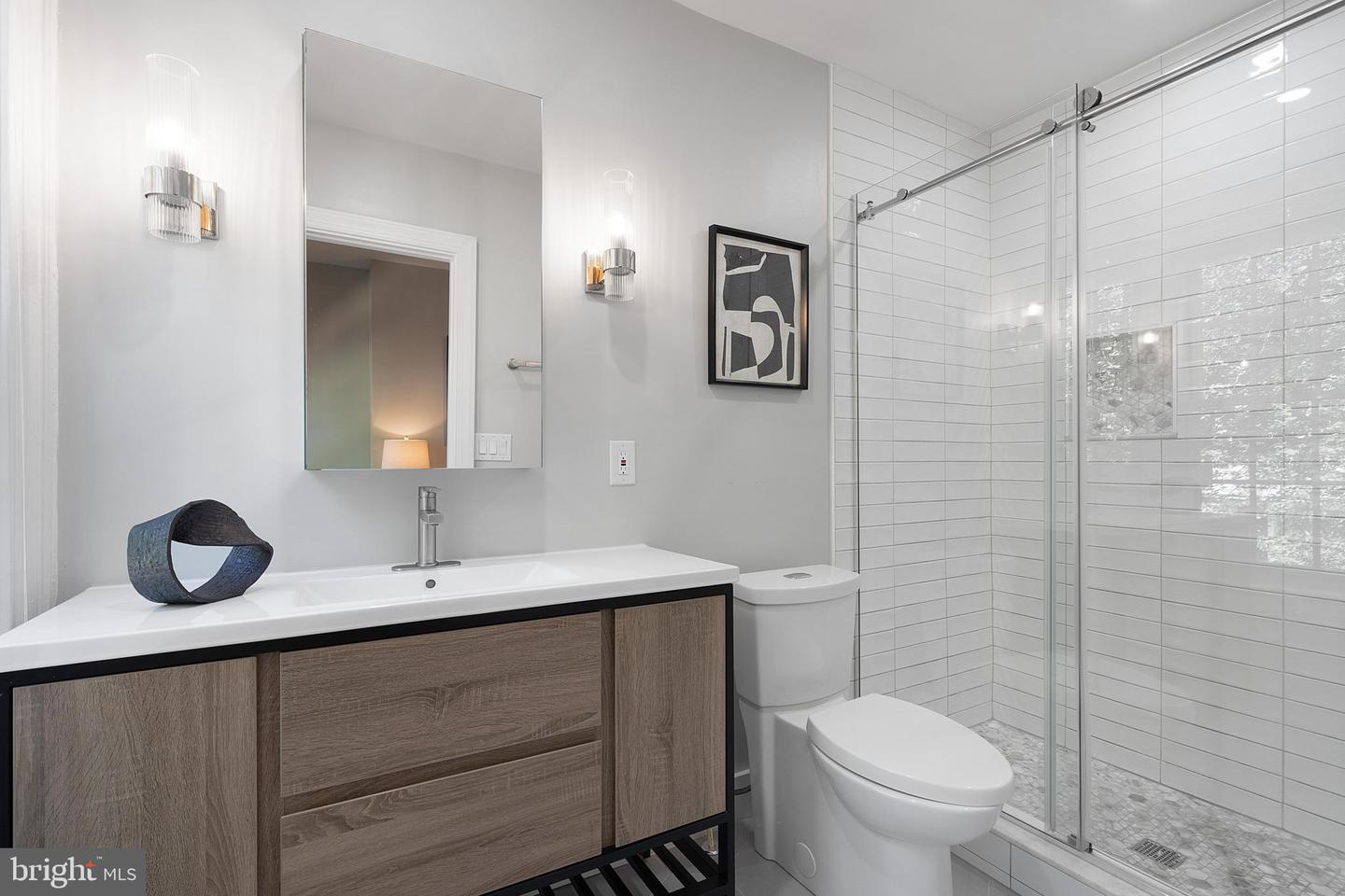 506 10TH ST SE, WASHINGTON, District Of Columbia 20003, 3 Bedrooms Bedrooms, ,2 BathroomsBathrooms,Residential,For sale,506 10TH ST SE,DCDC2218710 MLS # DCDC2218710