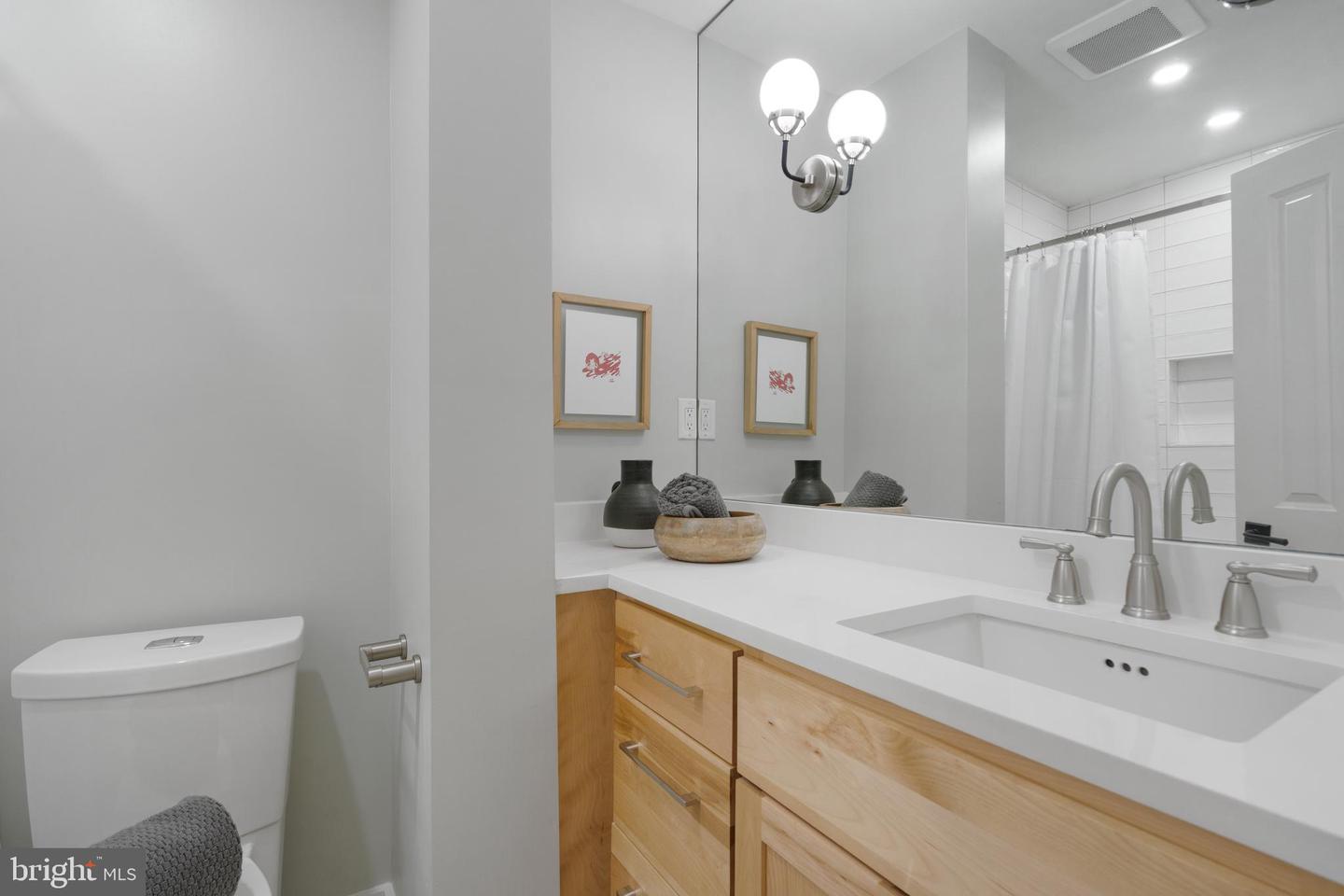 506 10TH ST SE, WASHINGTON, District Of Columbia 20003, 3 Bedrooms Bedrooms, ,2 BathroomsBathrooms,Residential,For sale,506 10TH ST SE,DCDC2218710 MLS # DCDC2218710