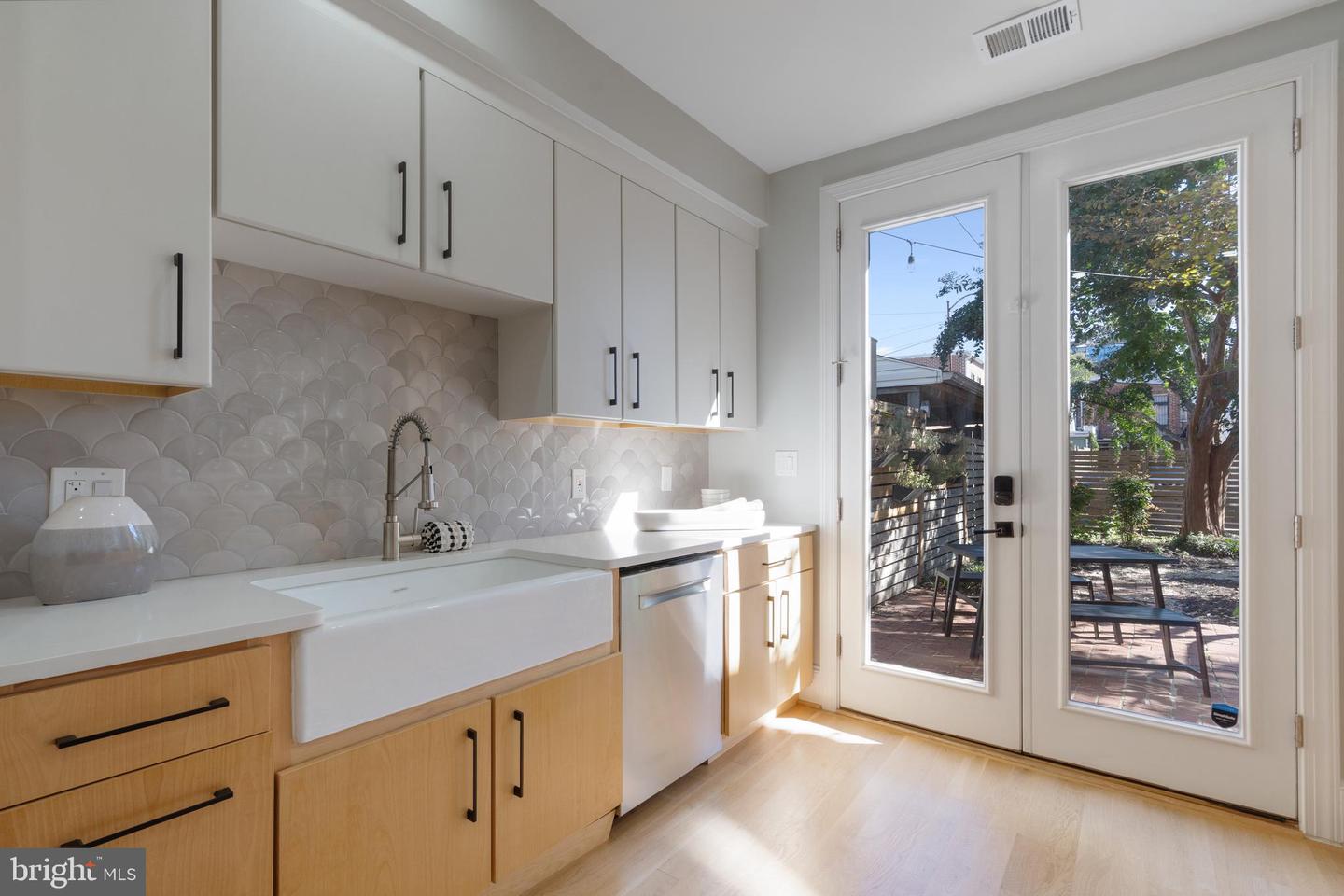 506 10TH ST SE, WASHINGTON, District Of Columbia 20003, 3 Bedrooms Bedrooms, ,2 BathroomsBathrooms,Residential,For sale,506 10TH ST SE,DCDC2218710 MLS # DCDC2218710