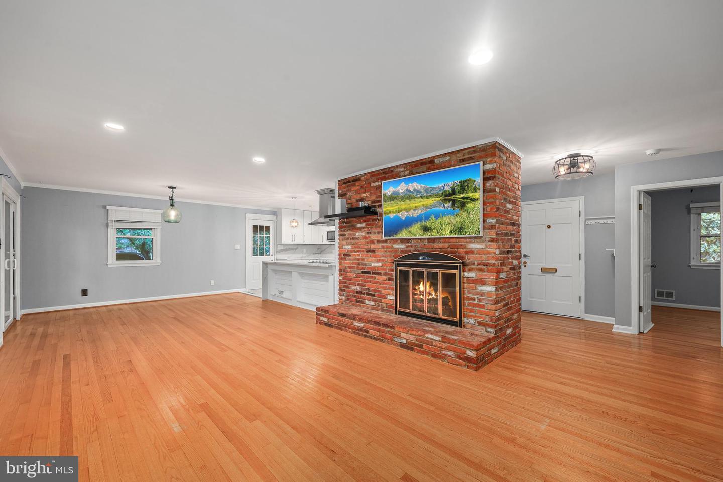 5206 NINIAN AVE, ALEXANDRIA, Virginia 22310, 4 Bedrooms Bedrooms, ,3 BathroomsBathrooms,Residential,For sale,5206 NINIAN AVE,VAFX2264954 MLS # VAFX2264954
