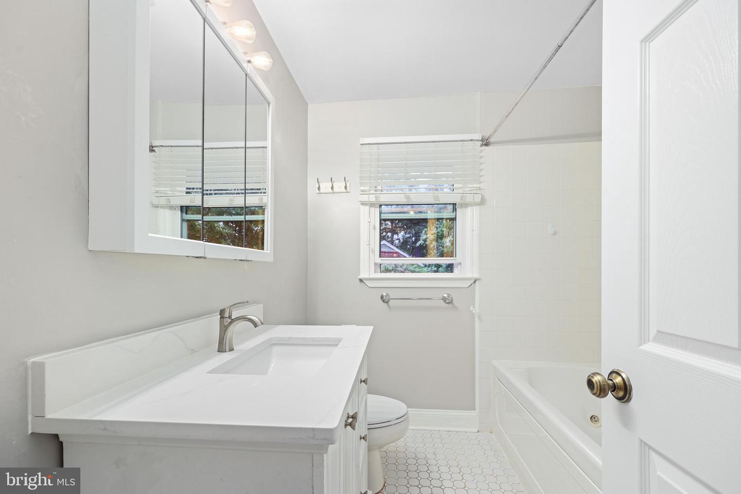 5206 NINIAN AVE, ALEXANDRIA, Virginia 22310, 4 Bedrooms Bedrooms, ,3 BathroomsBathrooms,Residential,For sale,5206 NINIAN AVE,VAFX2264954 MLS # VAFX2264954