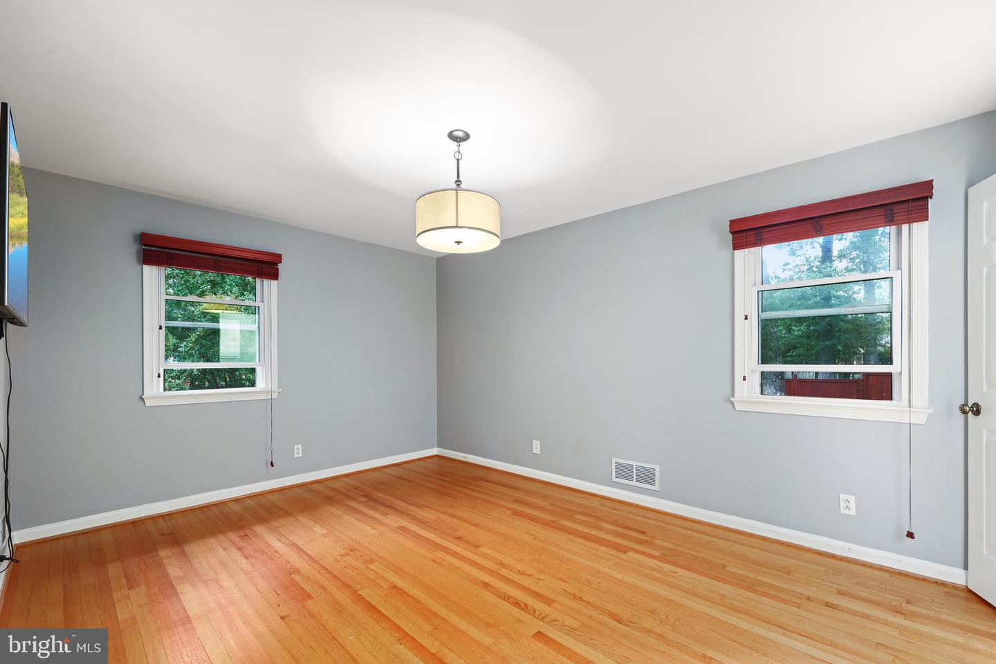 5206 NINIAN AVE, ALEXANDRIA, Virginia 22310, 4 Bedrooms Bedrooms, ,3 BathroomsBathrooms,Residential,For sale,5206 NINIAN AVE,VAFX2264954 MLS # VAFX2264954