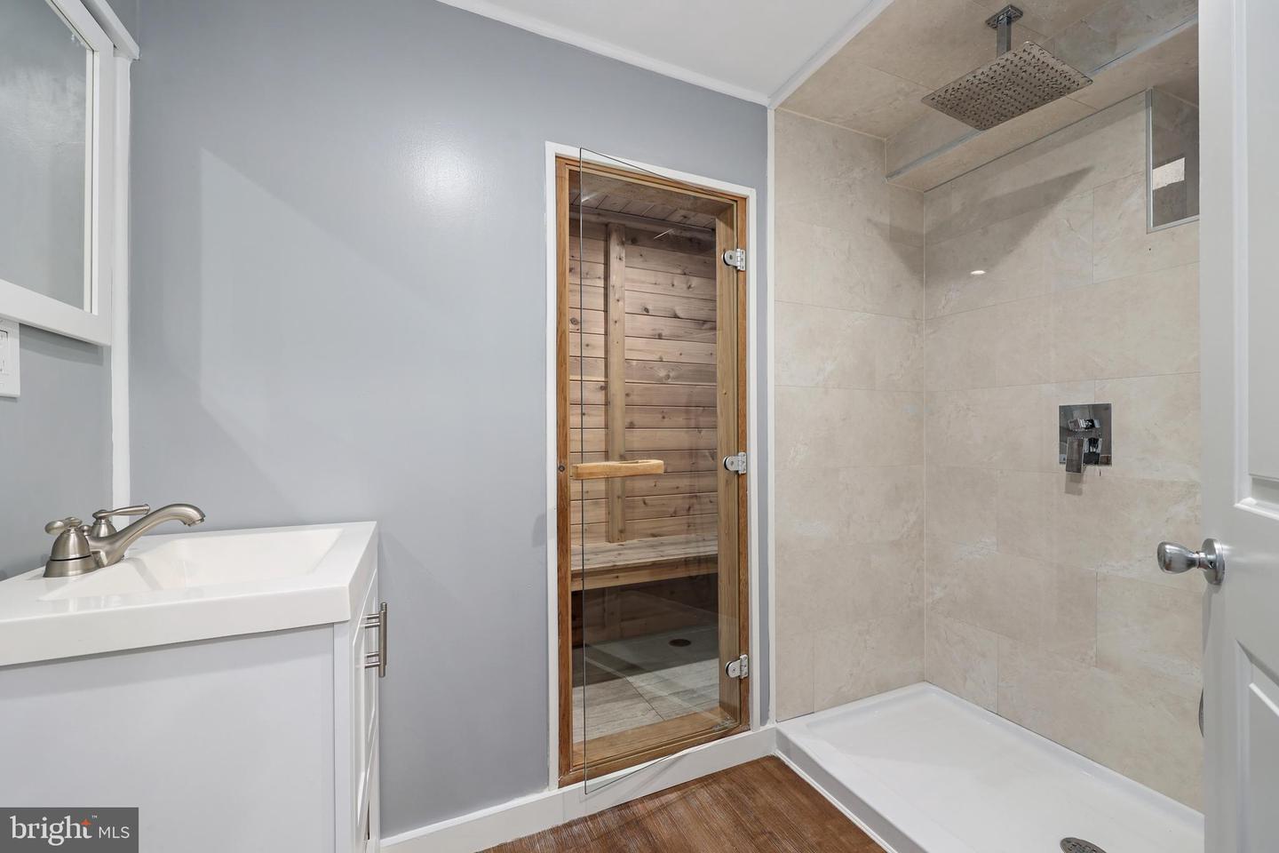 5206 NINIAN AVE, ALEXANDRIA, Virginia 22310, 4 Bedrooms Bedrooms, ,3 BathroomsBathrooms,Residential,For sale,5206 NINIAN AVE,VAFX2264954 MLS # VAFX2264954