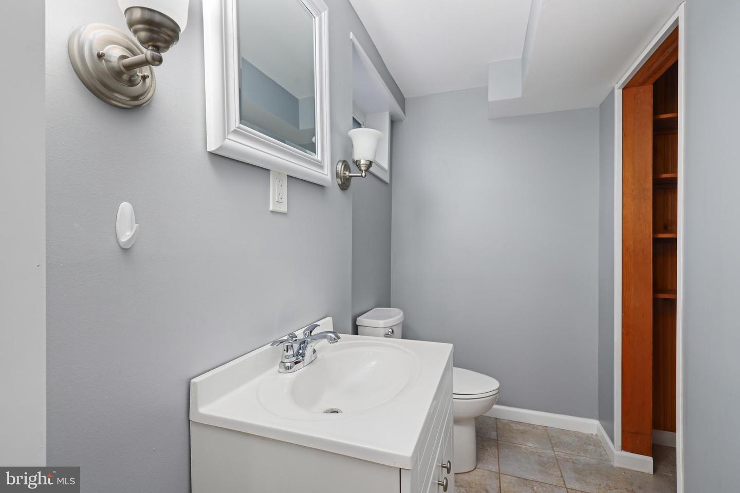 5206 NINIAN AVE, ALEXANDRIA, Virginia 22310, 4 Bedrooms Bedrooms, ,3 BathroomsBathrooms,Residential,For sale,5206 NINIAN AVE,VAFX2264954 MLS # VAFX2264954