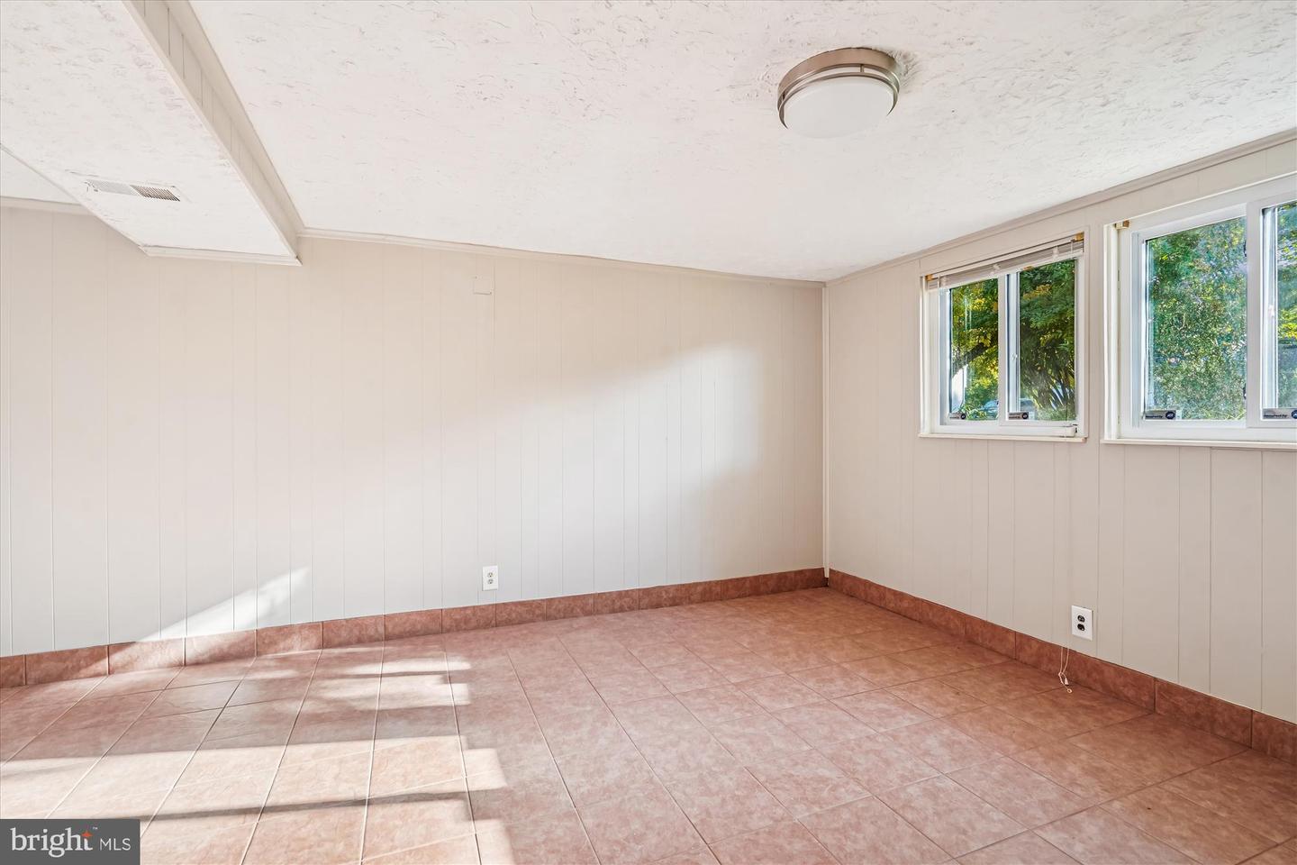 9323 KITE ST, BURKE, Virginia 22015, 3 Bedrooms Bedrooms, ,2 BathroomsBathrooms,Residential,For sale,9323 KITE ST,VAFX2265188 MLS # VAFX2265188