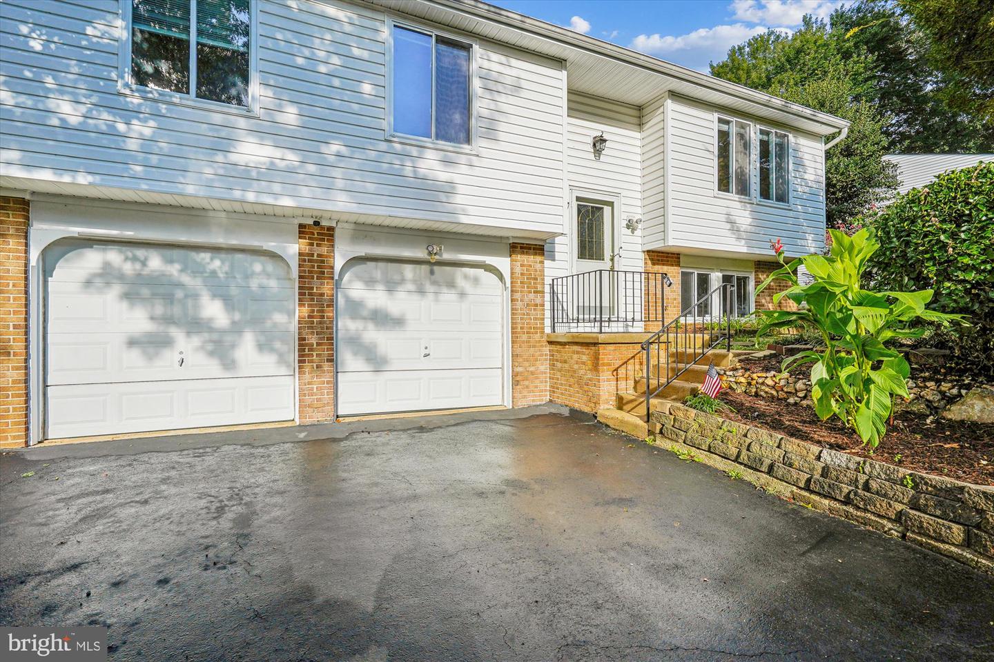 9323 KITE ST, BURKE, Virginia 22015, 3 Bedrooms Bedrooms, ,2 BathroomsBathrooms,Residential,For sale,9323 KITE ST,VAFX2265188 MLS # VAFX2265188