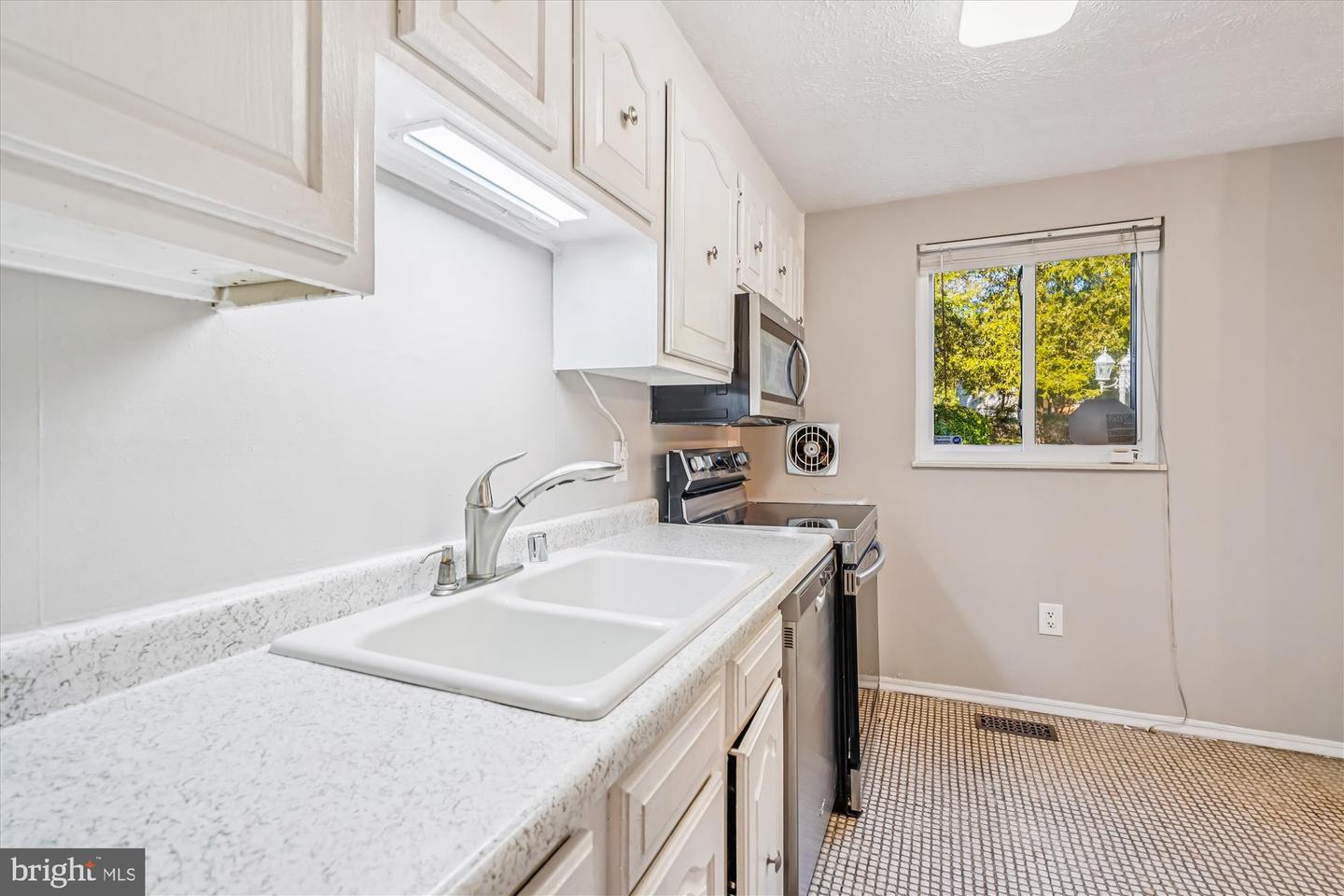 9323 KITE ST, BURKE, Virginia 22015, 3 Bedrooms Bedrooms, ,2 BathroomsBathrooms,Residential,For sale,9323 KITE ST,VAFX2265188 MLS # VAFX2265188