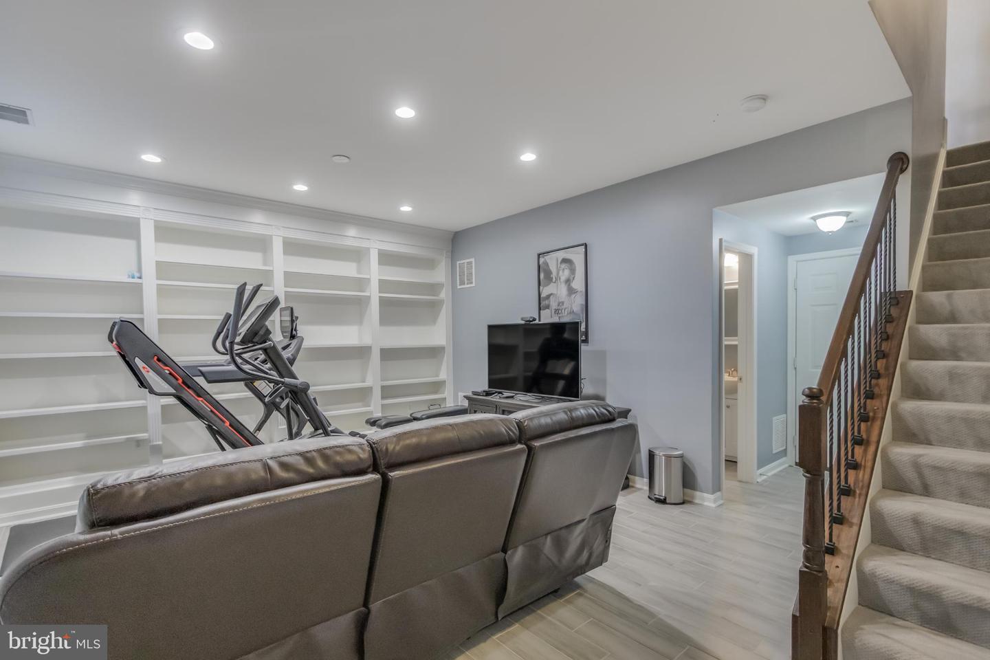 642 BELMONT BAY DR, WOODBRIDGE, Virginia 22191, 3 Bedrooms Bedrooms, 7 Rooms Rooms,3 BathroomsBathrooms,Residential,For sale,642 BELMONT BAY DR,VAPW2103420 MLS # VAPW2103420