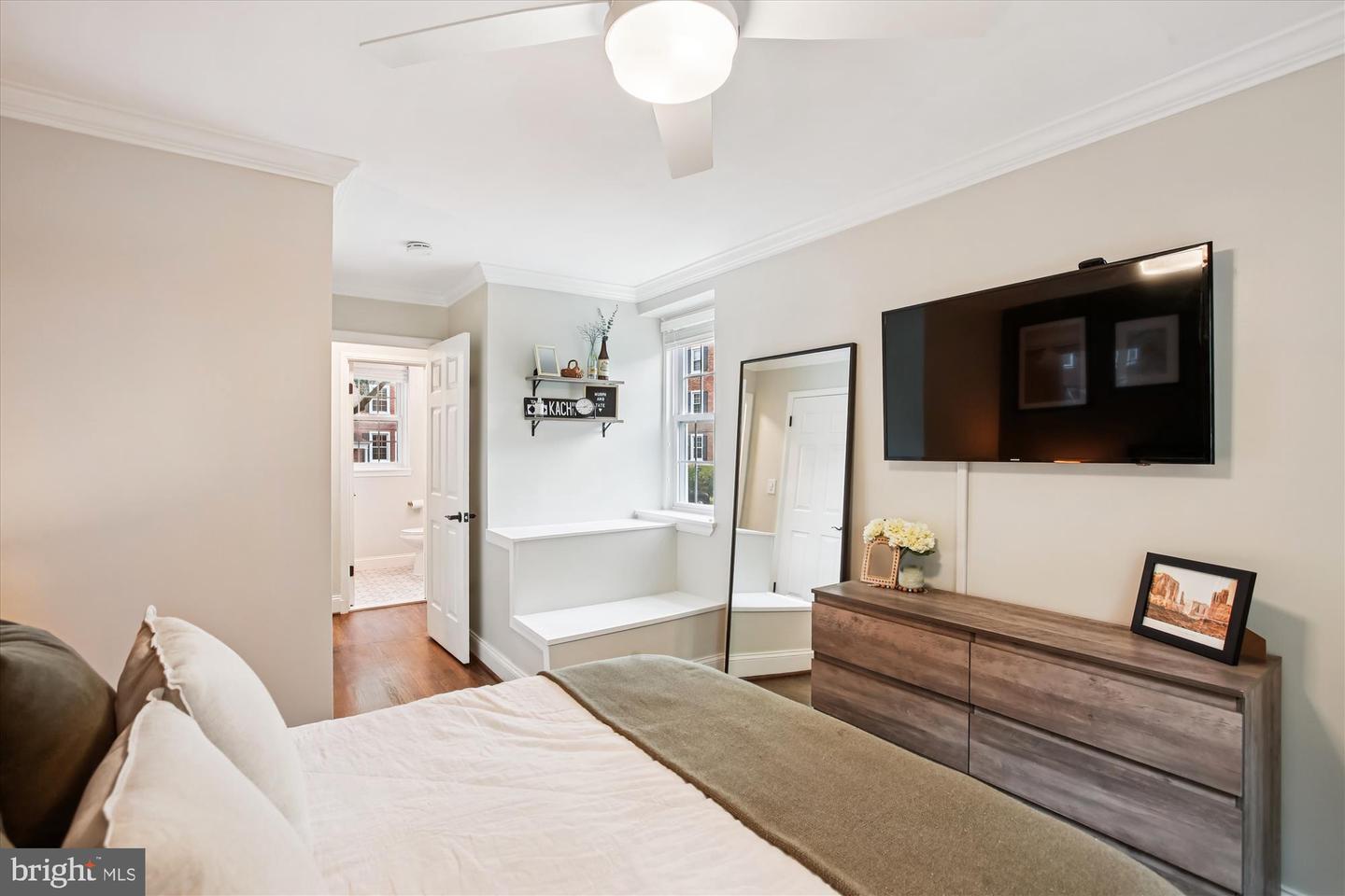 4902 29TH RD S #A2, ARLINGTON, Virginia 22206, 1 Bedroom Bedrooms, ,2 BathroomsBathrooms,Residential,For sale,4902 29TH RD S #A2,VAAX2049556 MLS # VAAX2049556