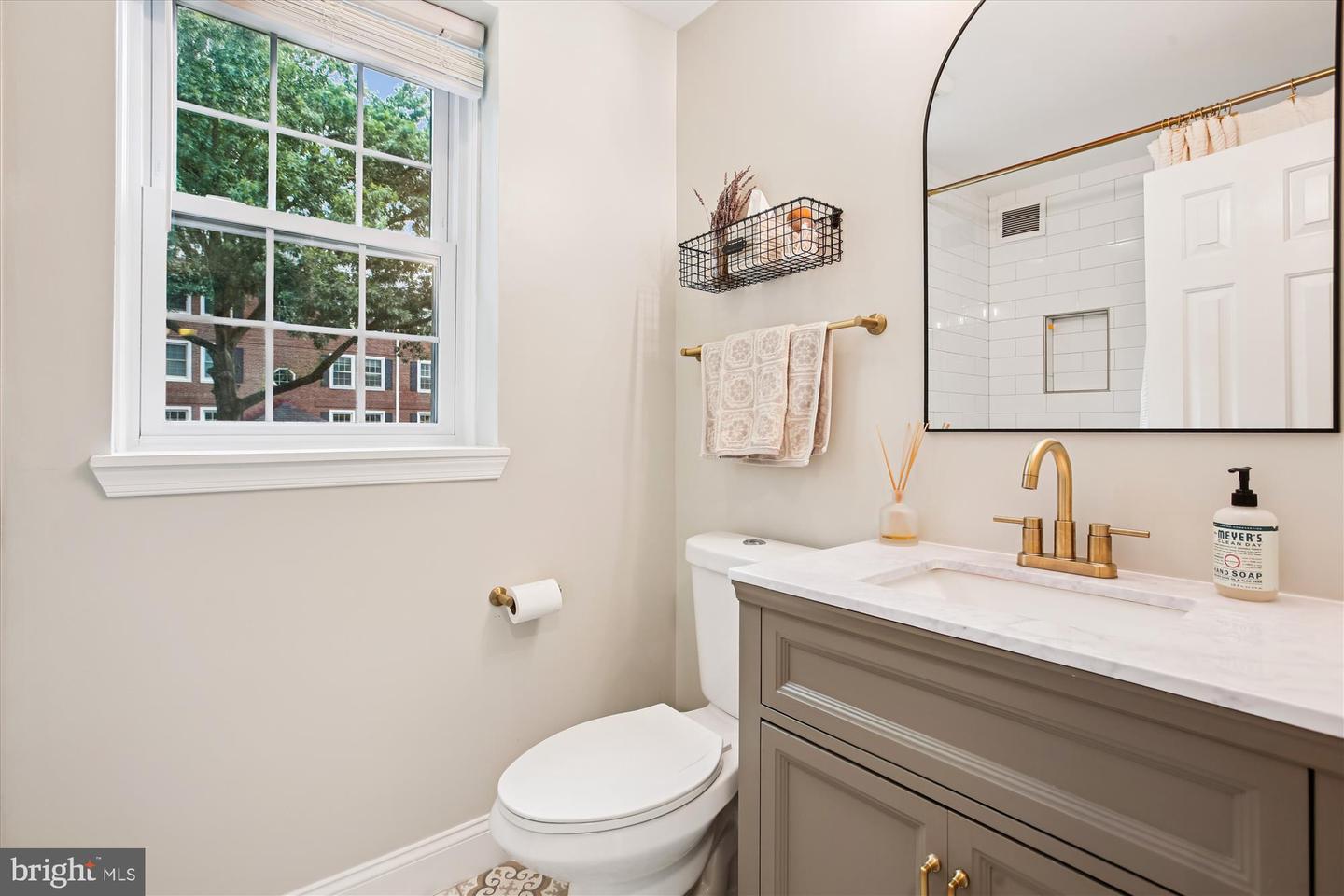 4902 29TH RD S #A2, ARLINGTON, Virginia 22206, 1 Bedroom Bedrooms, ,2 BathroomsBathrooms,Residential,For sale,4902 29TH RD S #A2,VAAX2049556 MLS # VAAX2049556