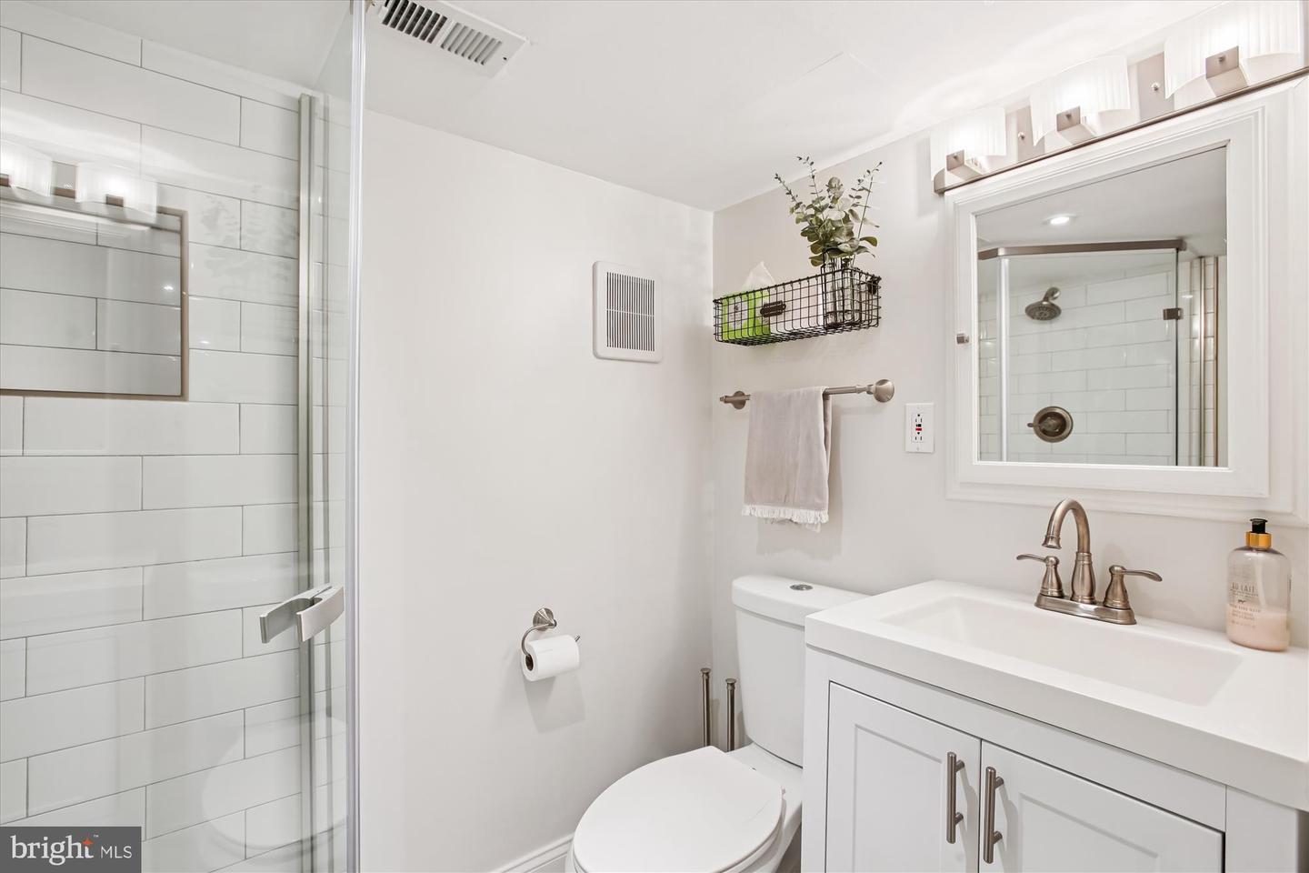4902 29TH RD S #A2, ARLINGTON, Virginia 22206, 1 Bedroom Bedrooms, ,2 BathroomsBathrooms,Residential,For sale,4902 29TH RD S #A2,VAAX2049556 MLS # VAAX2049556