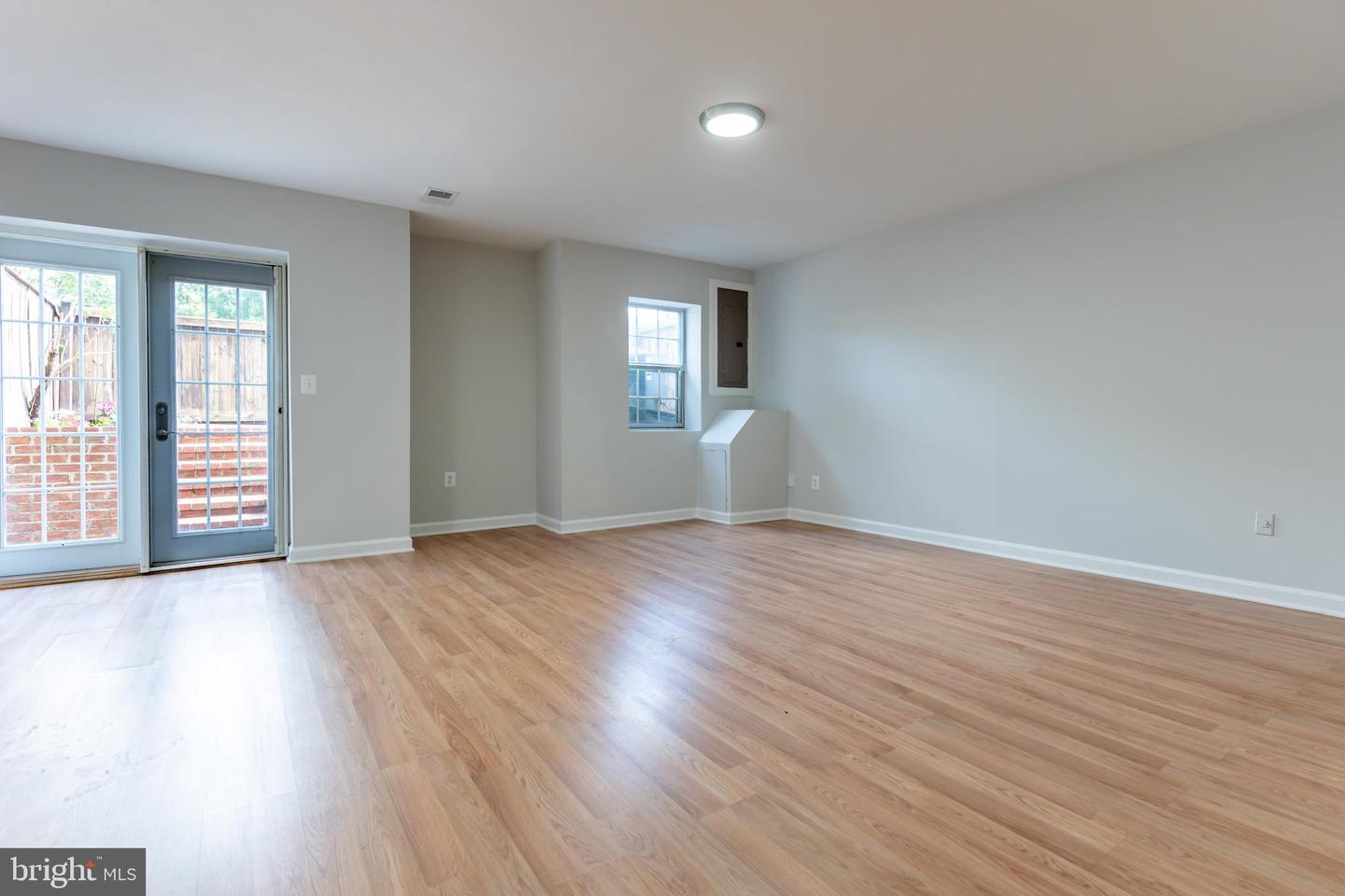 5505 WOODLAWN MANOR CT, ALEXANDRIA, Virginia 22309, 3 Bedrooms Bedrooms, ,3 BathroomsBathrooms,Residential,For sale,5505 WOODLAWN MANOR CT,VAFX2267356 MLS # VAFX2267356