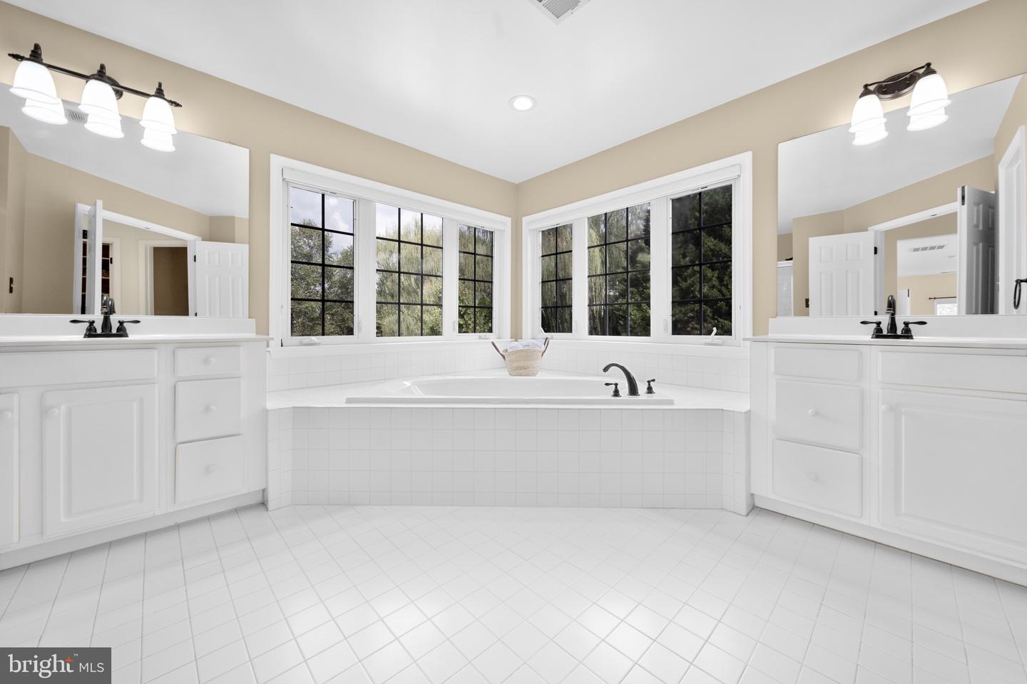 9709 KINLOSS MEWS, BRISTOW, Virginia 20136, 5 Bedrooms Bedrooms, ,4 BathroomsBathrooms,Residential,For sale,9709 KINLOSS MEWS,VAPW2104142 MLS # VAPW2104142