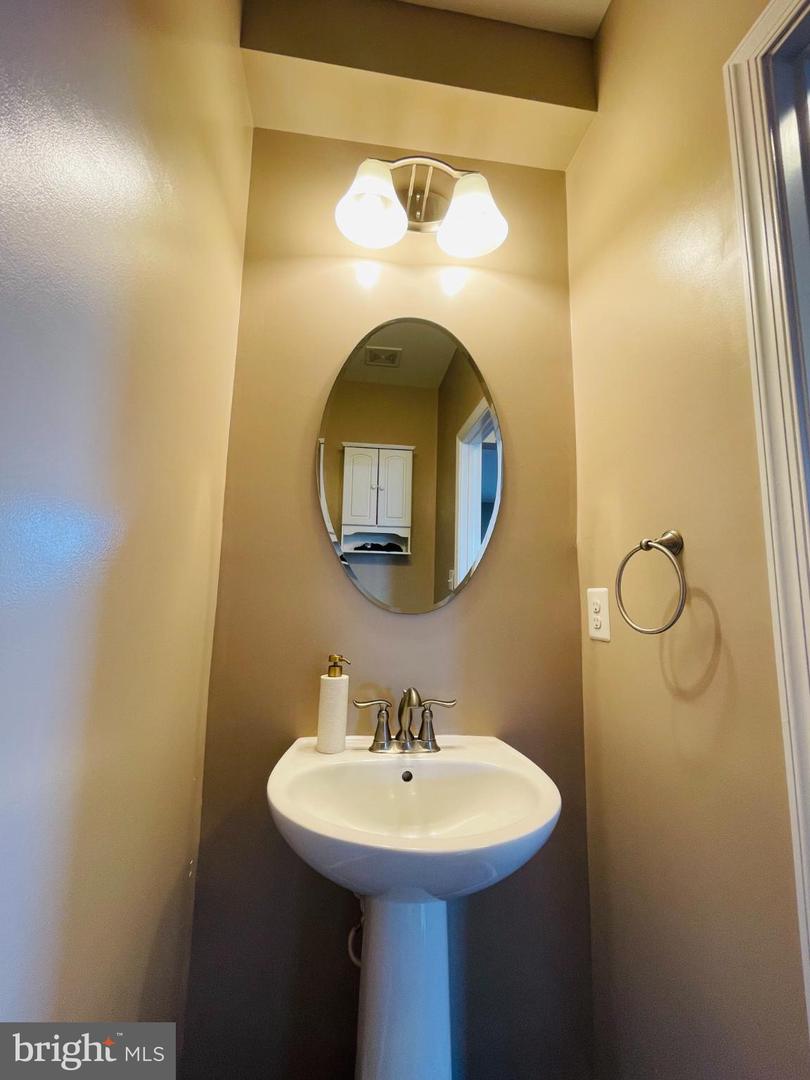 3214 FLEDGLING CIR, WOODBRIDGE, Virginia 22193, 4 Bedrooms Bedrooms, 8 Rooms Rooms,3 BathroomsBathrooms,Residential,For sale,3214 FLEDGLING CIR,VAPW2104306 MLS # VAPW2104306
