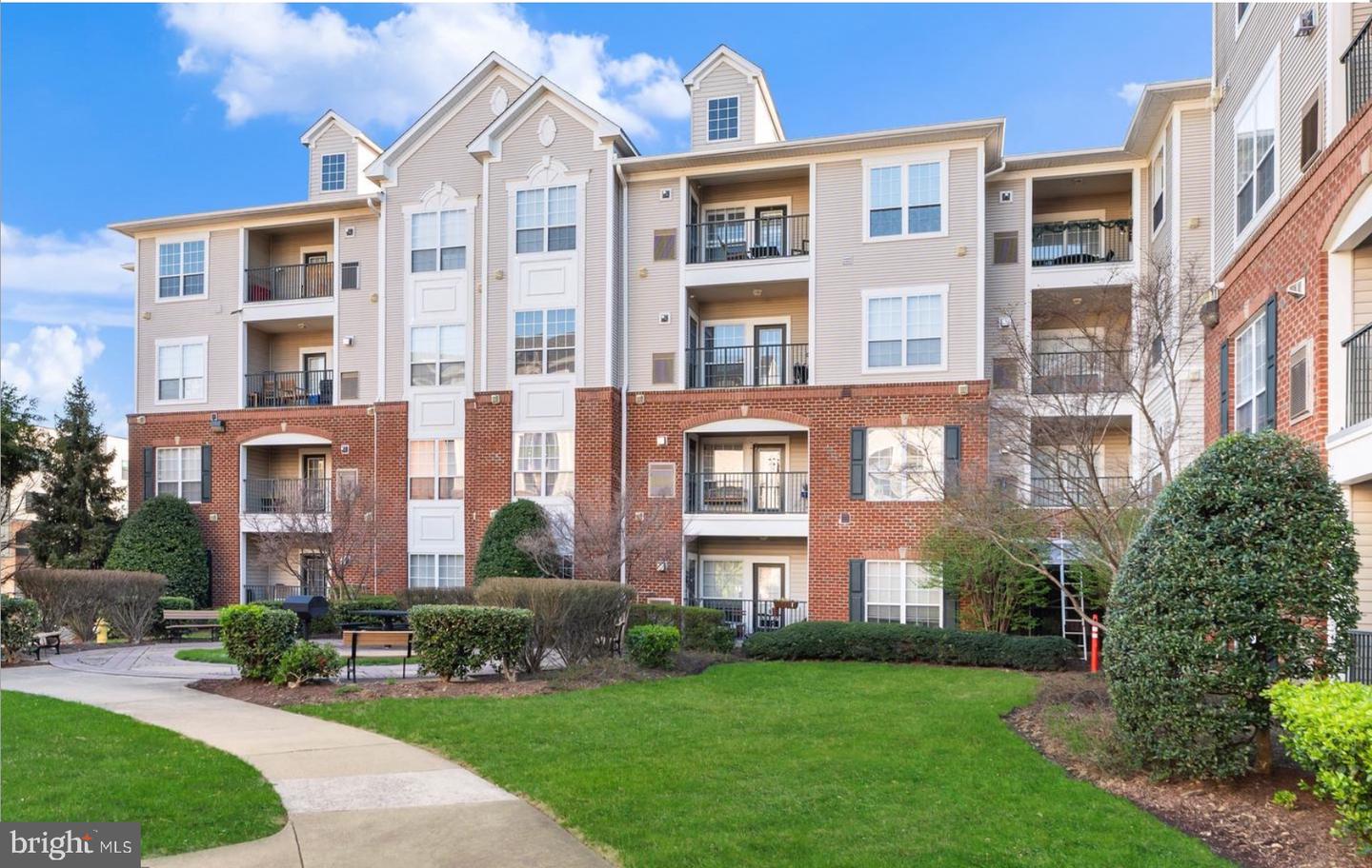 4850 EISENHOWER AVE #203, ALEXANDRIA, Virginia 22304, 2 Bedrooms Bedrooms, ,2 BathroomsBathrooms,Residential,For sale,4850 EISENHOWER AVE #203,VAAX2049894 MLS # VAAX2049894