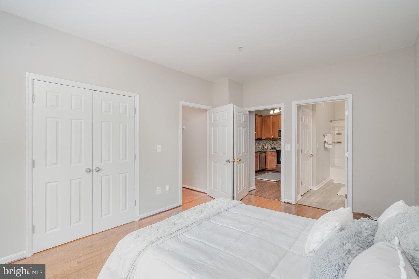 4850 EISENHOWER AVE #203, ALEXANDRIA, Virginia 22304, 2 Bedrooms Bedrooms, ,2 BathroomsBathrooms,Residential,For sale,4850 EISENHOWER AVE #203,VAAX2049894 MLS # VAAX2049894