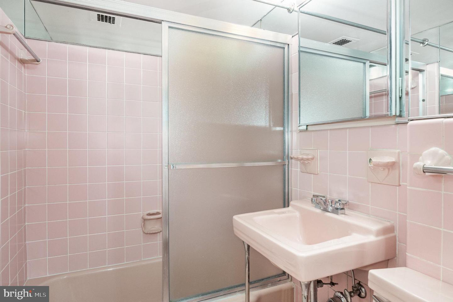 4201 CATHEDRAL AVE NW #323E, WASHINGTON, District Of Columbia 20016, 2 Bedrooms Bedrooms, ,2 BathroomsBathrooms,Residential,For sale,4201 CATHEDRAL AVE NW #323E,DCDC2223054 MLS # DCDC2223054