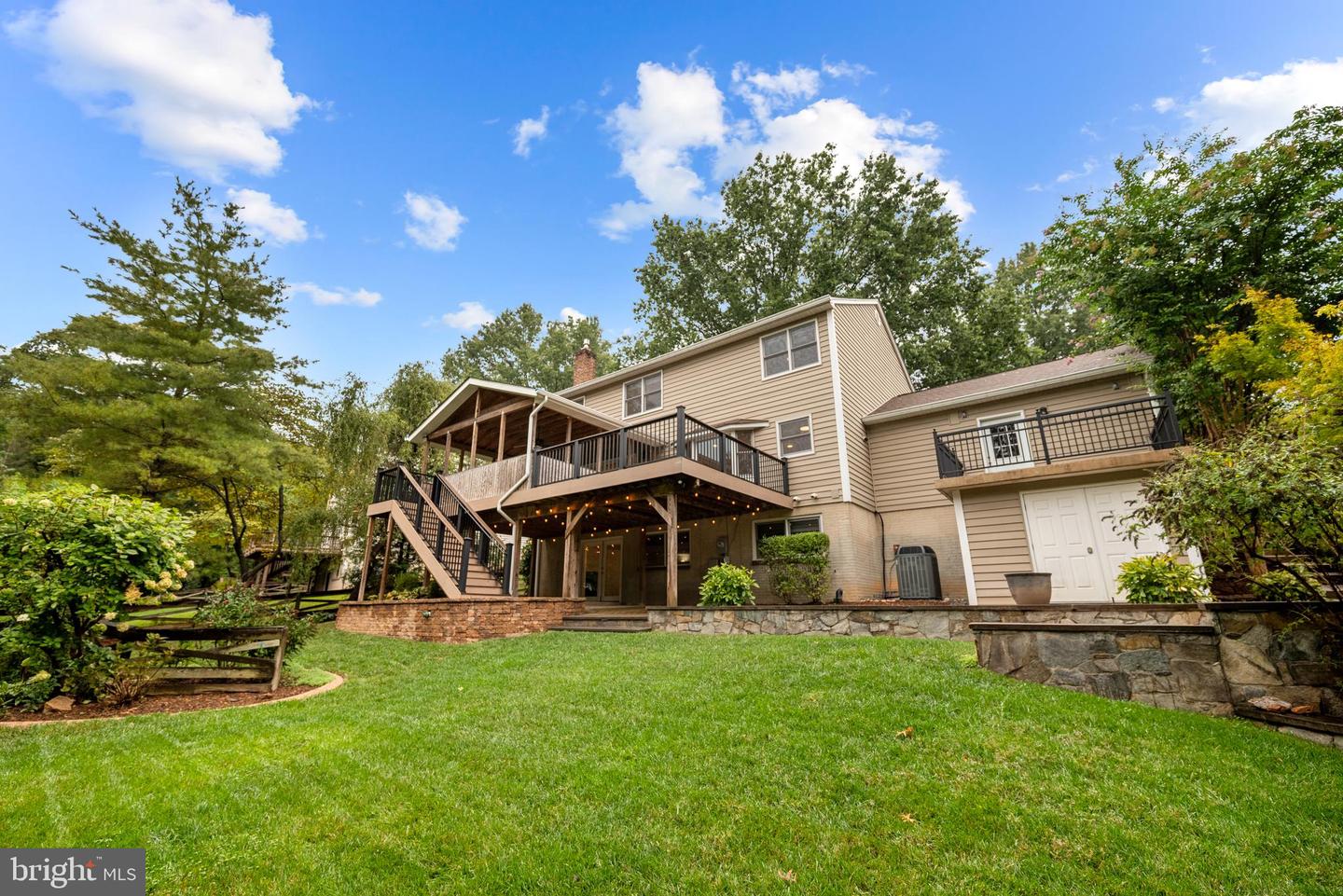 7100 HUNDSFORD LN, SPRINGFIELD, Virginia 22153, 5 Bedrooms Bedrooms, ,3 BathroomsBathrooms,Residential,For sale,7100 HUNDSFORD LN,VAFX2268074 MLS # VAFX2268074