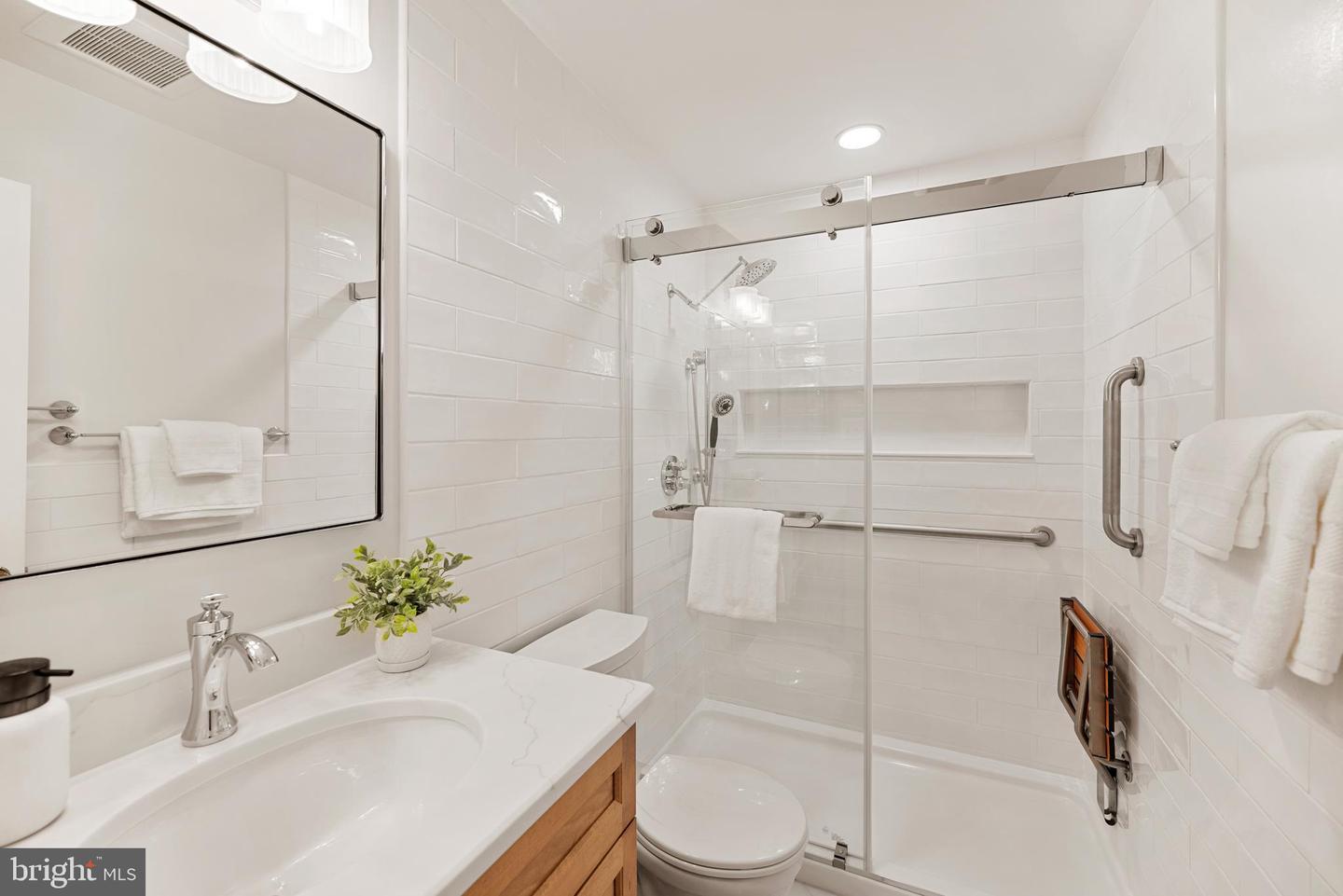 7100 HUNDSFORD LN, SPRINGFIELD, Virginia 22153, 5 Bedrooms Bedrooms, ,3 BathroomsBathrooms,Residential,For sale,7100 HUNDSFORD LN,VAFX2268074 MLS # VAFX2268074