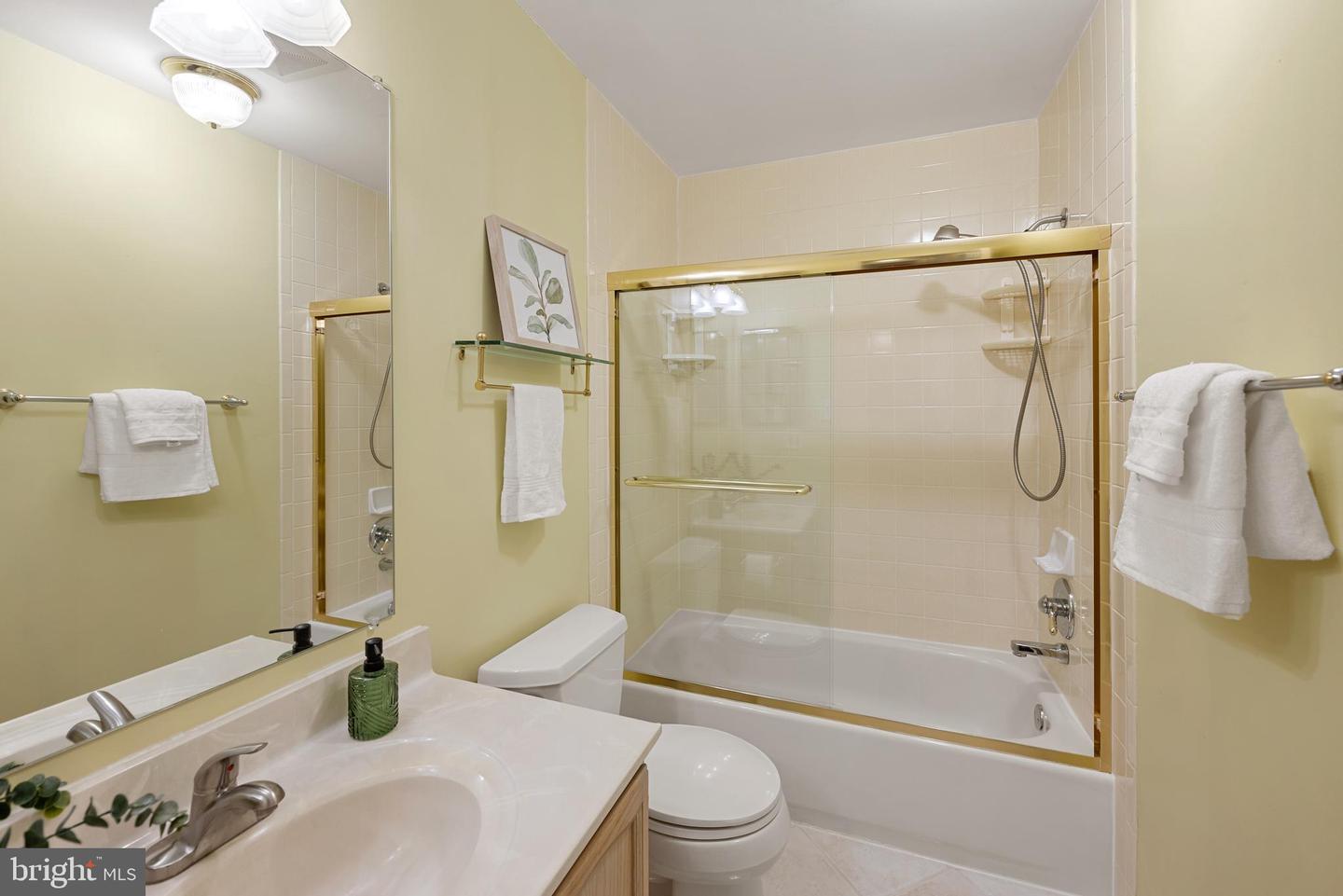 7100 HUNDSFORD LN, SPRINGFIELD, Virginia 22153, 5 Bedrooms Bedrooms, ,3 BathroomsBathrooms,Residential,For sale,7100 HUNDSFORD LN,VAFX2268074 MLS # VAFX2268074
