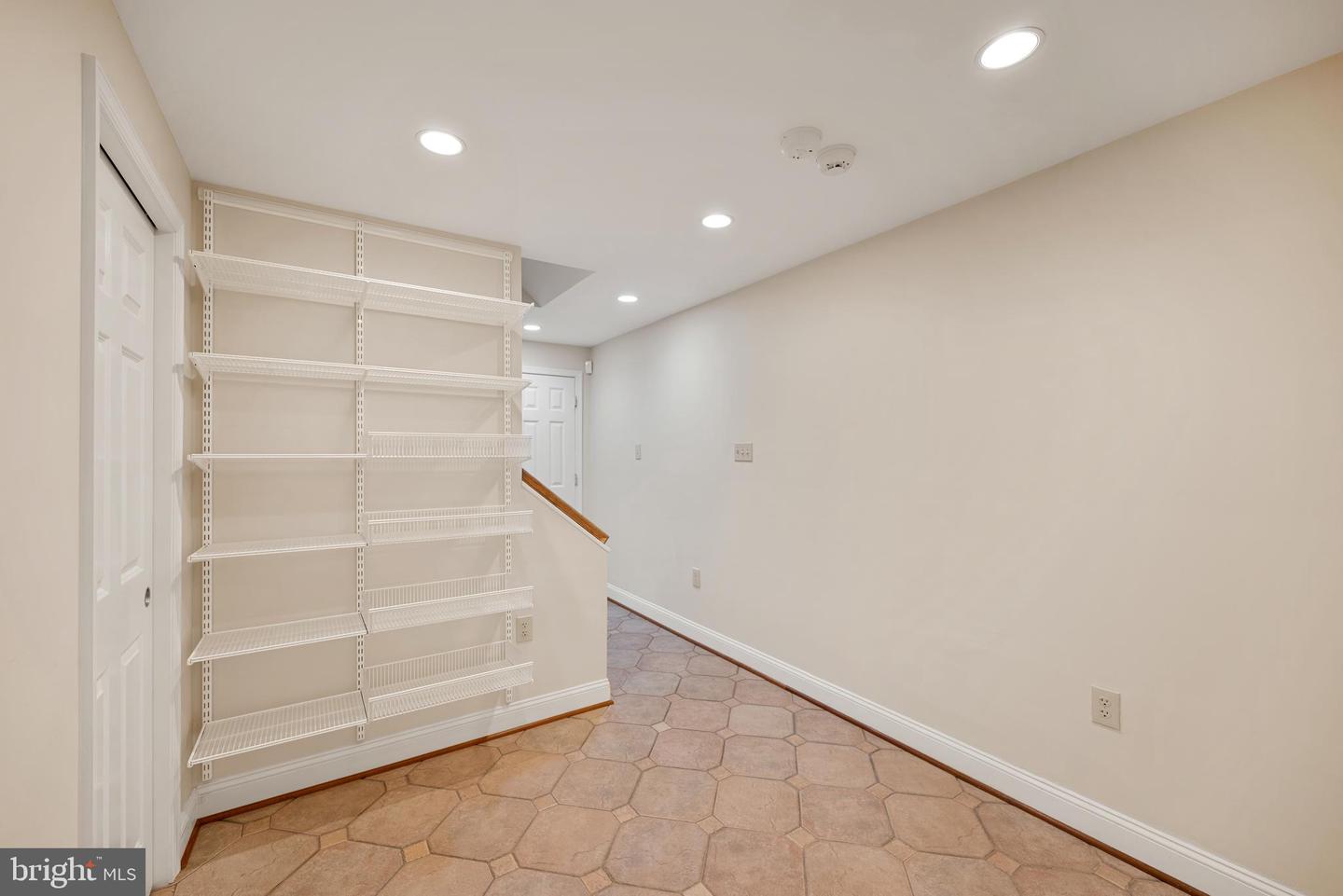 7100 HUNDSFORD LN, SPRINGFIELD, Virginia 22153, 5 Bedrooms Bedrooms, ,3 BathroomsBathrooms,Residential,For sale,7100 HUNDSFORD LN,VAFX2268074 MLS # VAFX2268074