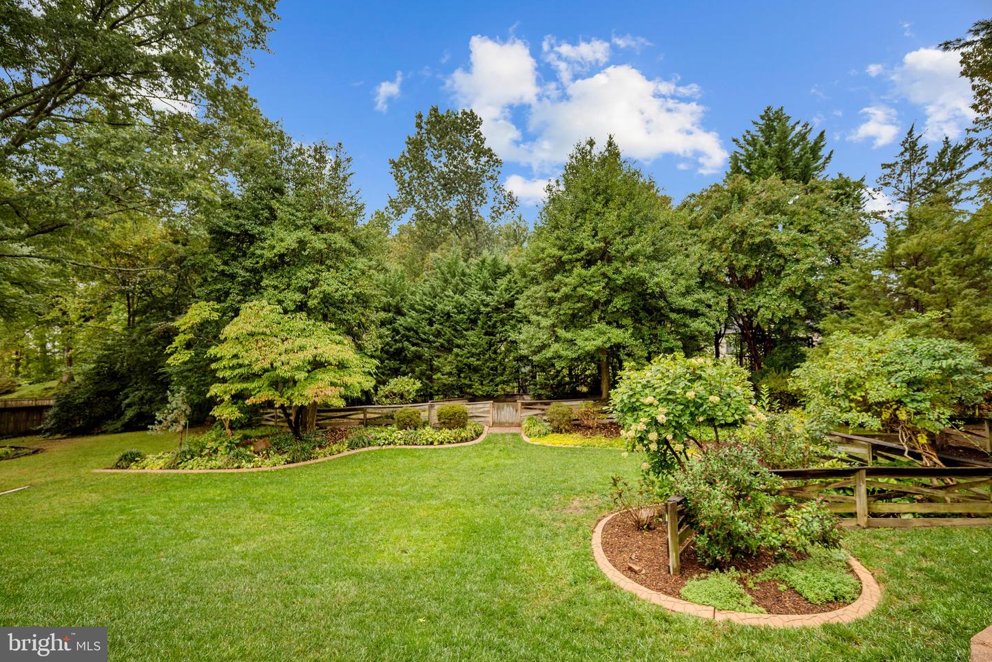 7100 HUNDSFORD LN, SPRINGFIELD, Virginia 22153, 5 Bedrooms Bedrooms, ,3 BathroomsBathrooms,Residential,For sale,7100 HUNDSFORD LN,VAFX2268074 MLS # VAFX2268074