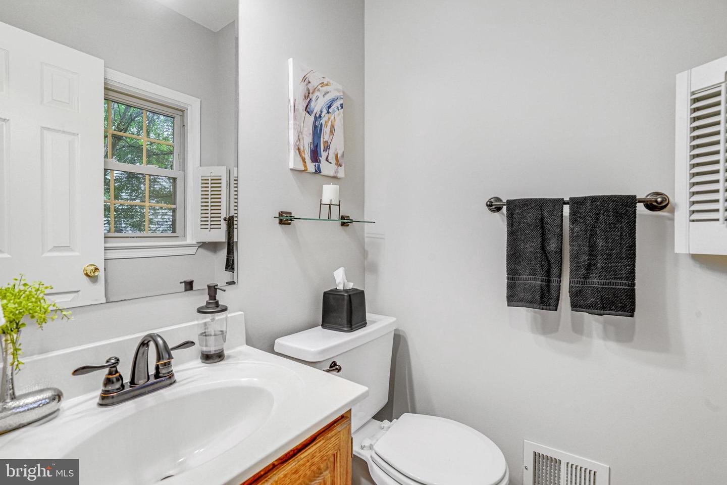 7825 BUTTERFIELD LN, ANNANDALE, Virginia 22003, 4 Bedrooms Bedrooms, 13 Rooms Rooms,3 BathroomsBathrooms,Residential,For sale,7825 BUTTERFIELD LN,VAFX2268104 MLS # VAFX2268104