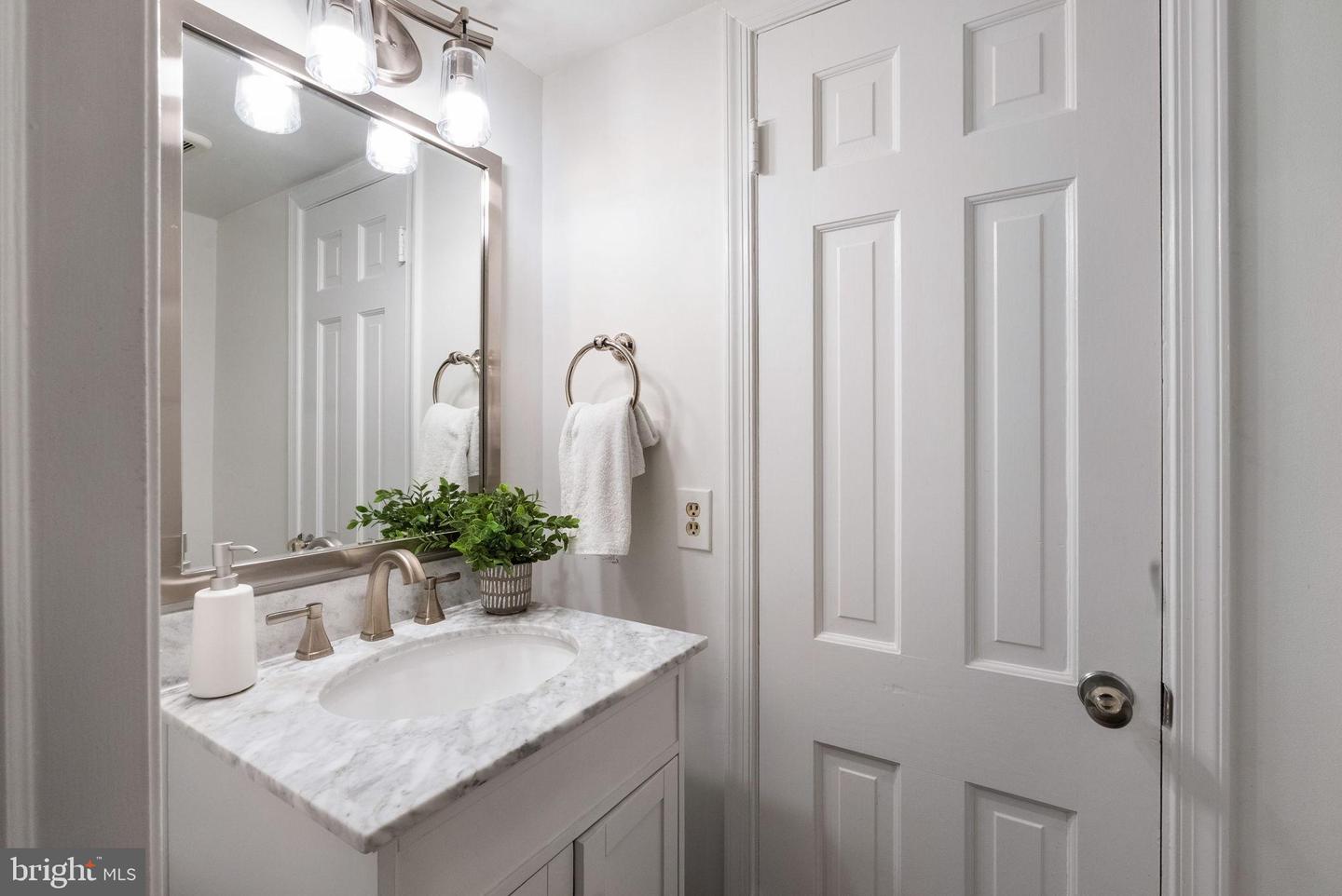 430 S LEE ST S, ALEXANDRIA, Virginia 22314, 4 Bedrooms Bedrooms, ,3 BathroomsBathrooms,Residential,For sale,430 S LEE ST S,VAAX2049902 MLS # VAAX2049902