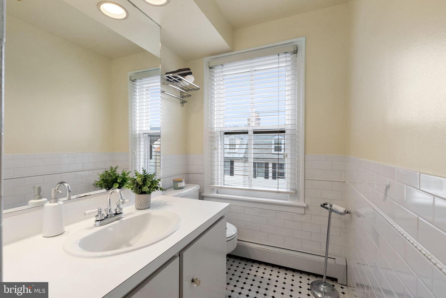 430 S LEE ST S, ALEXANDRIA, Virginia 22314, 4 Bedrooms Bedrooms, ,3 BathroomsBathrooms,Residential,For sale,430 S LEE ST S,VAAX2049902 MLS # VAAX2049902