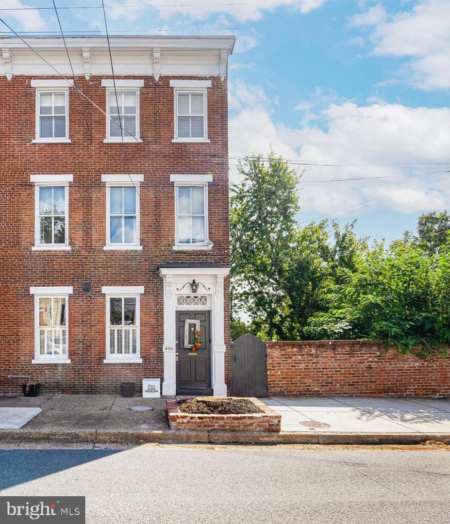 430 S LEE ST S, ALEXANDRIA, Virginia 22314, 4 Bedrooms Bedrooms, ,3 BathroomsBathrooms,Residential,For sale,430 S LEE ST S,VAAX2049902 MLS # VAAX2049902