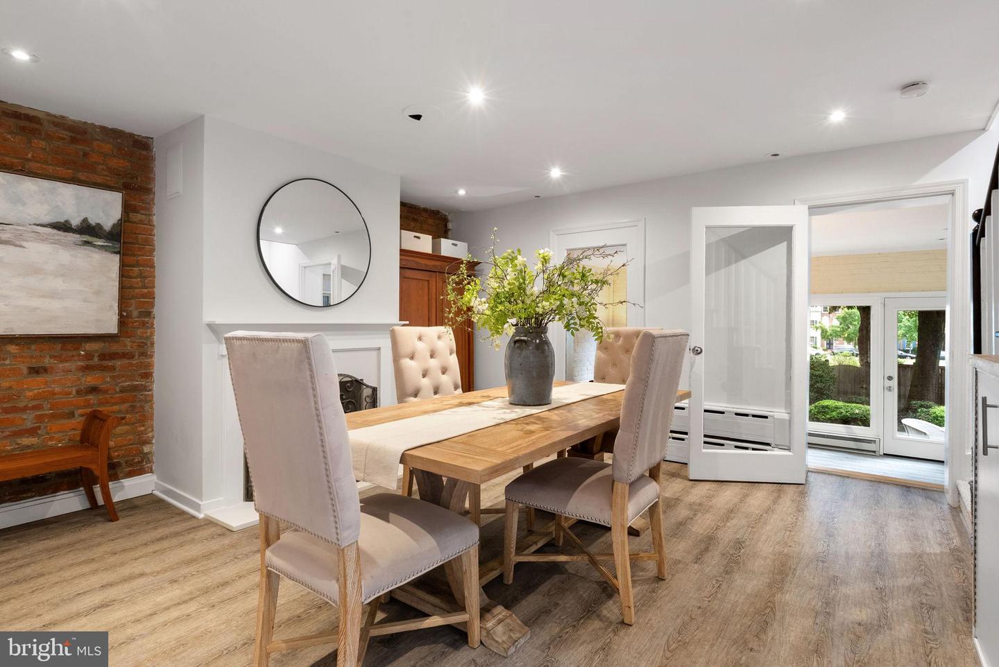 430 S LEE ST S, ALEXANDRIA, Virginia 22314, 4 Bedrooms Bedrooms, ,3 BathroomsBathrooms,Residential,For sale,430 S LEE ST S,VAAX2049902 MLS # VAAX2049902